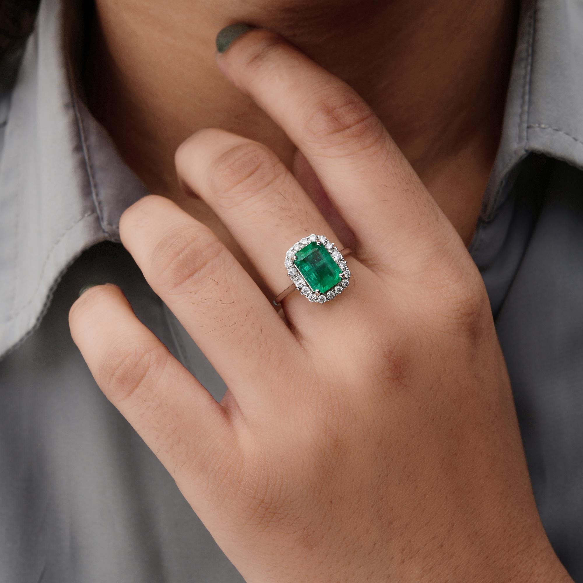 Real 2,48 Karat sambischer Smaragd Ring 0,43 Karat SI/H Diamant 14 Karat Weißgold im Angebot 1