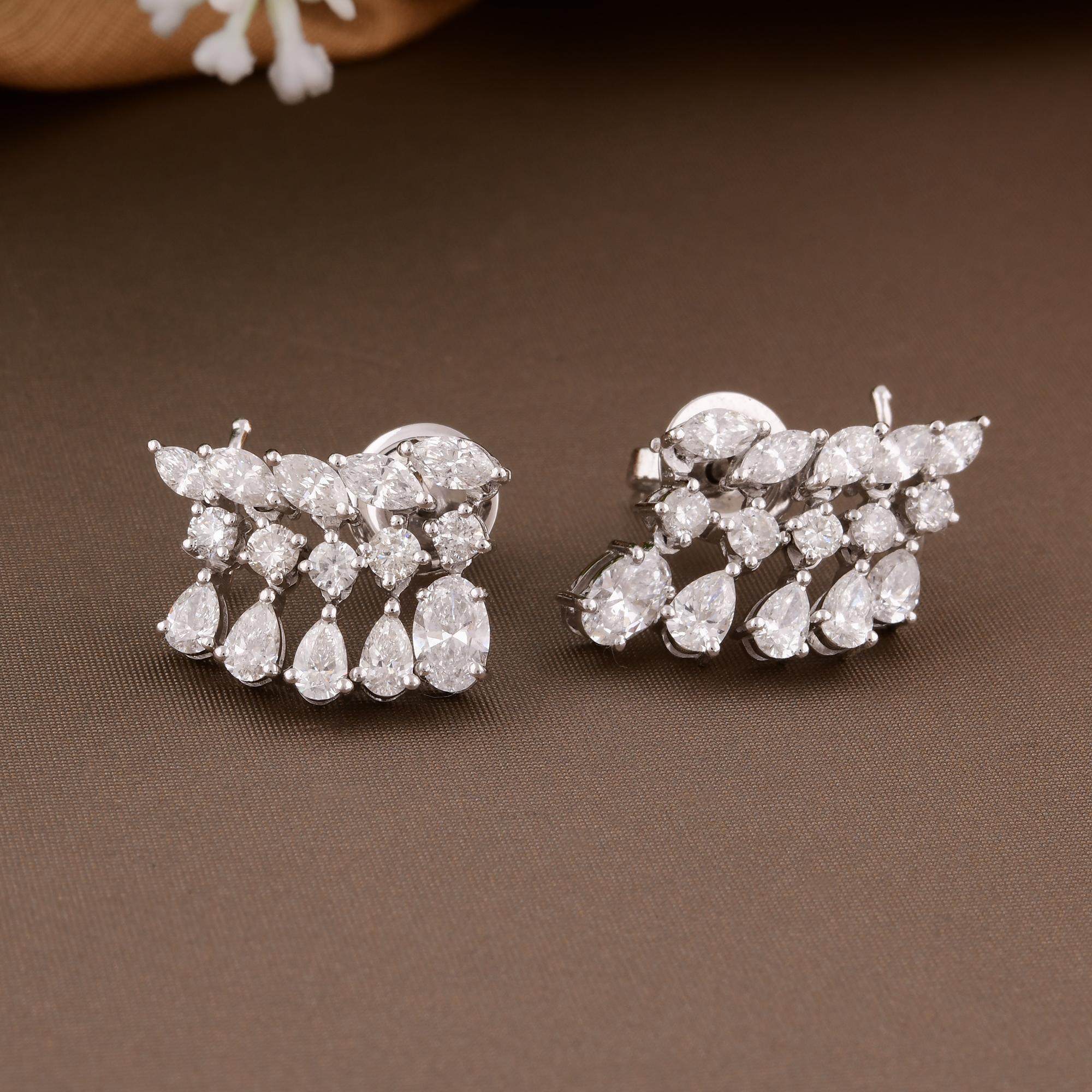 Taglio marquise Reale 2,57 Ct. Orecchini a lobo con diamanti tondi e pera Marquise in oro bianco 10 carati in vendita