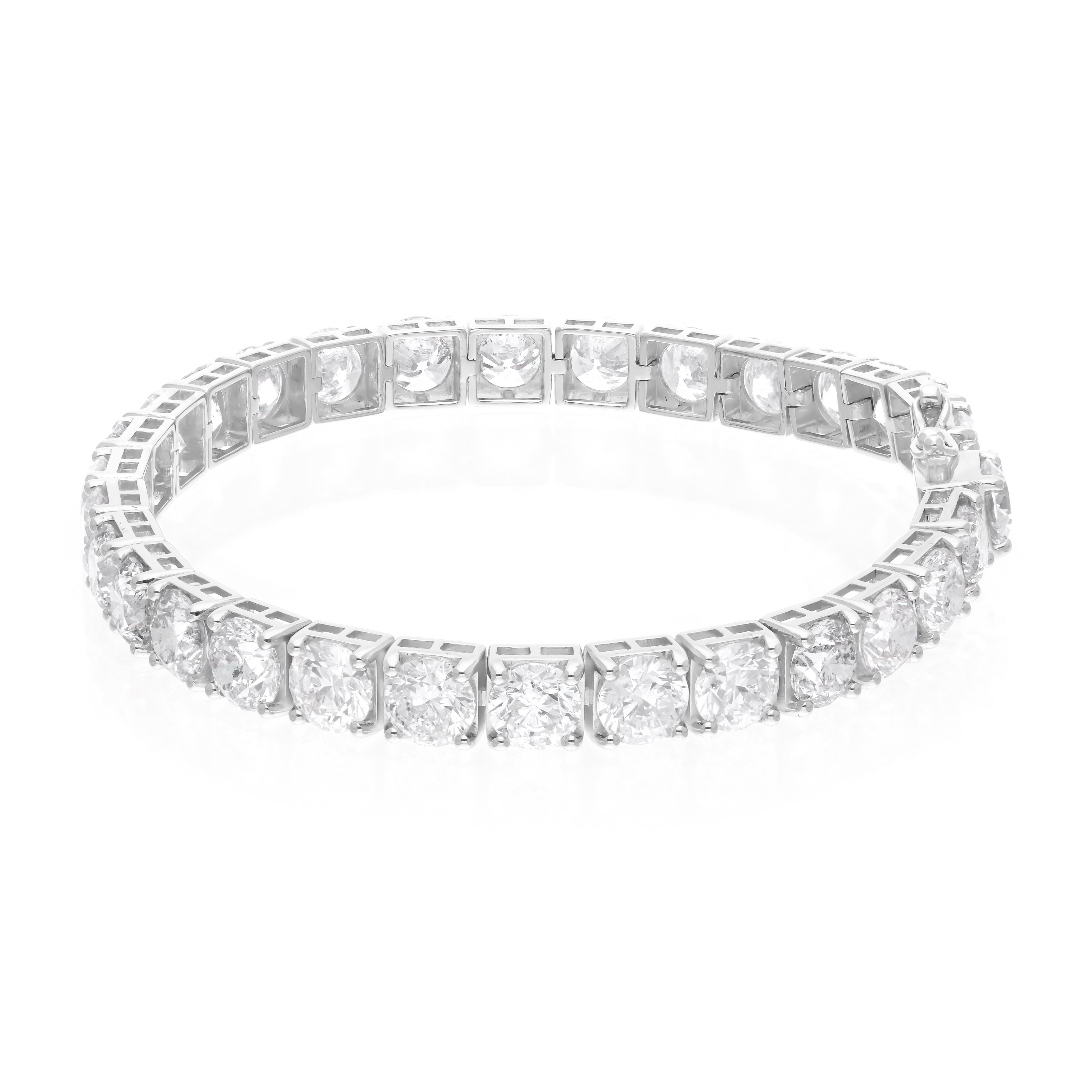 Fundida en oro de 18 quilates, esta exquisita pulsera está engastada con 25,72 quilates de brillantes diamantes.

SIGUE LA TIENDA DE SPECTRUM JEWELS para ver la última colección y piezas exclusivas. Spectrum Jewels se enorgullece de ser uno de los