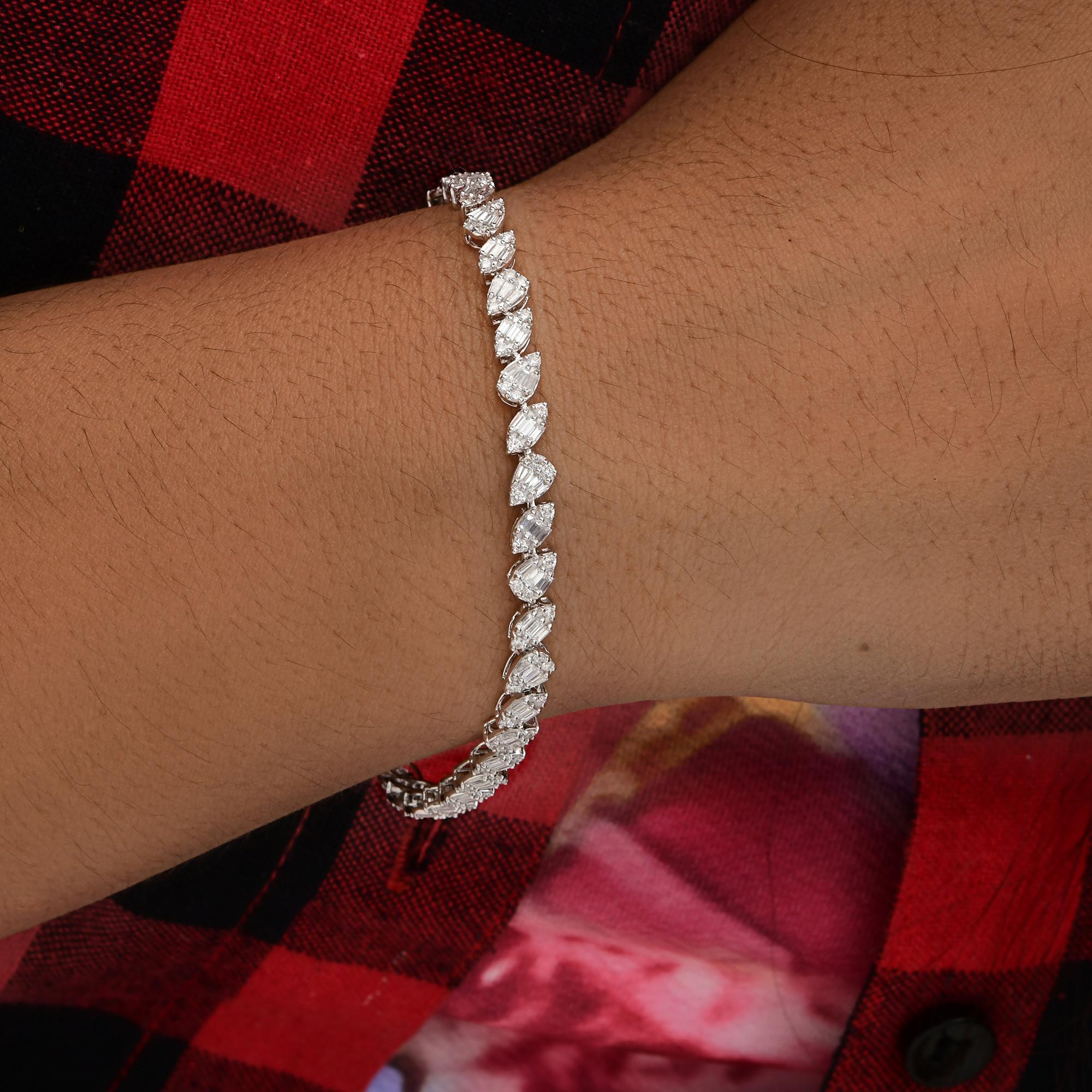 Taille baguette Bracelet en or blanc 18 carats avec diamant baguette rond de 2.60 carats SI/H en vente