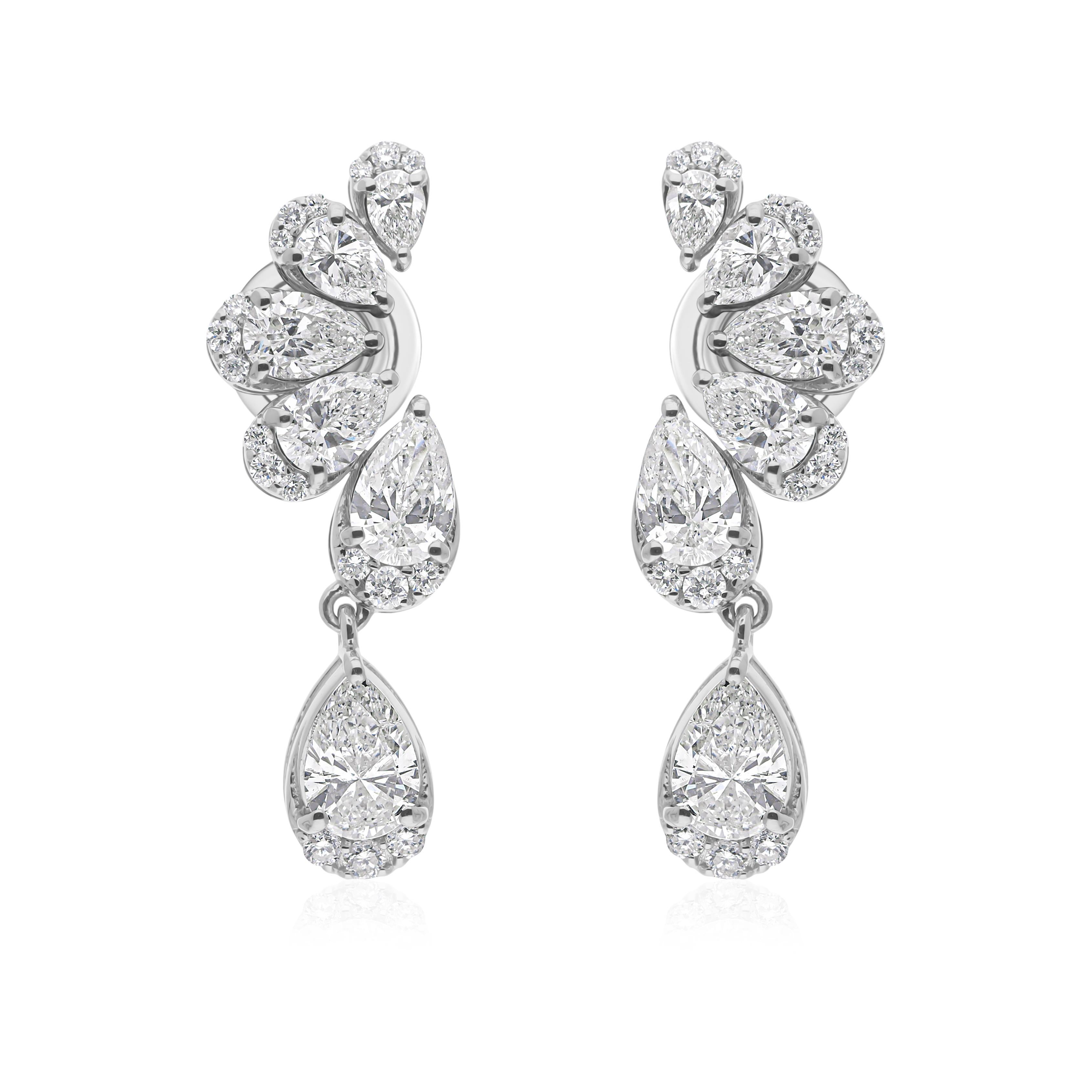 Echte 2,70 Karat SI Reinheit HI Farbe Diamant Ohrringe 14 Karat Weißgold.
Diese Ohrringe zeichnen sich durch ein von der Natur oder von Blumen inspiriertes Rankendesign aus, das sich elegant um das Ohr windet. Diese Ohrringe bestehen aus einem