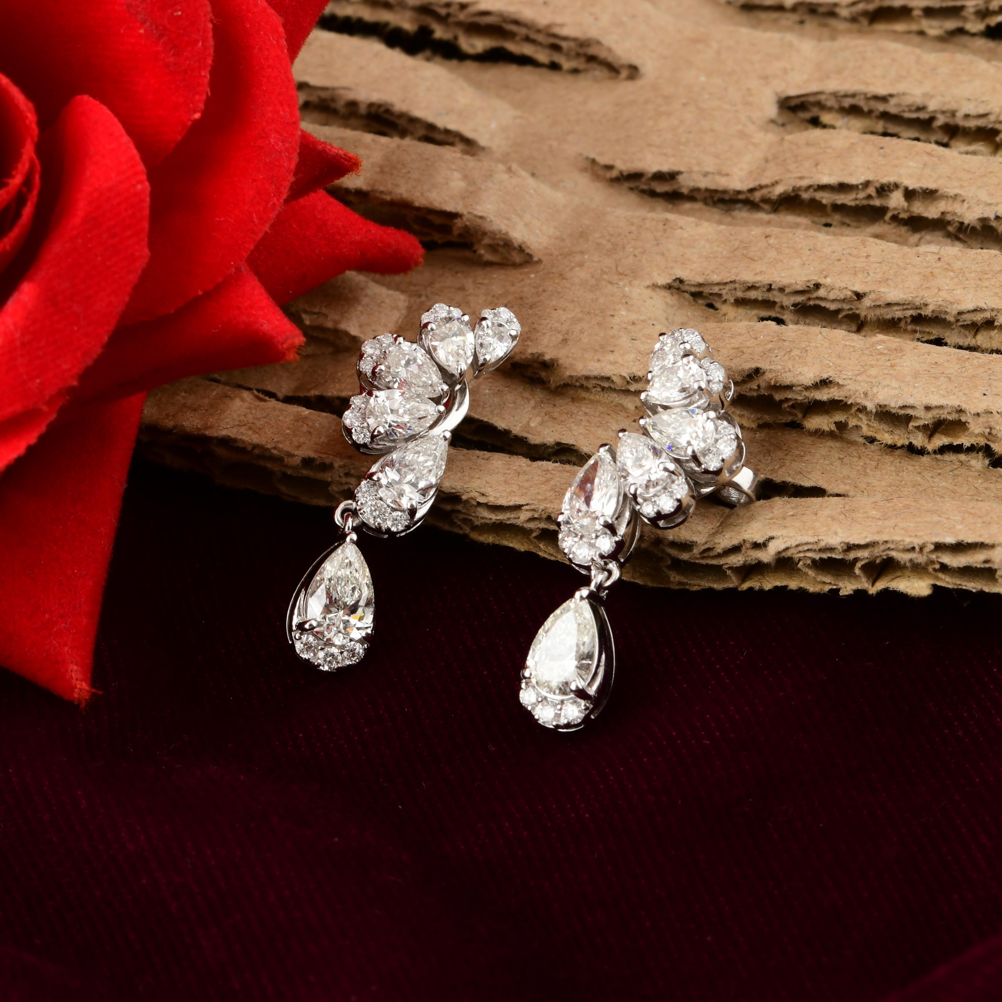 Real 2.70 Carat SI Clarity HI Color Diamond Earrings 18 Karat White Gold Jewelry In New Condition For Sale In Diera, Dubai