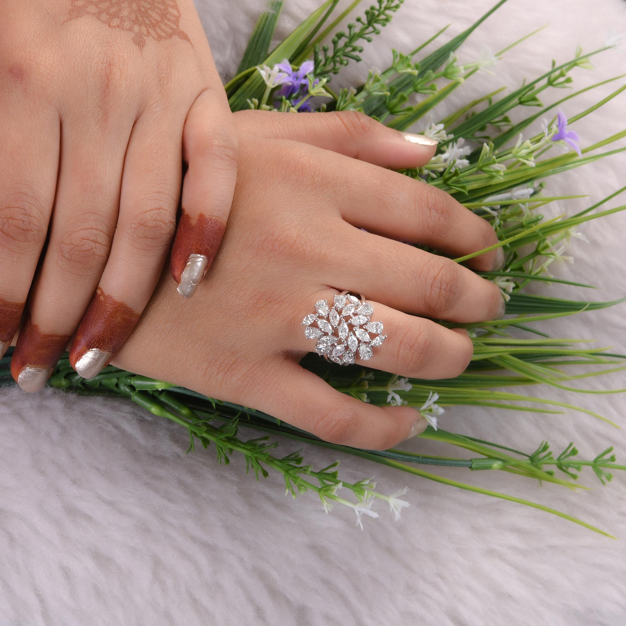 Realer Cocktailring aus 18 Karat Weißgold mit 2,85 Karat Marquise-Diamant in Birnenform mit Diamant (Tropfenschliff) im Angebot