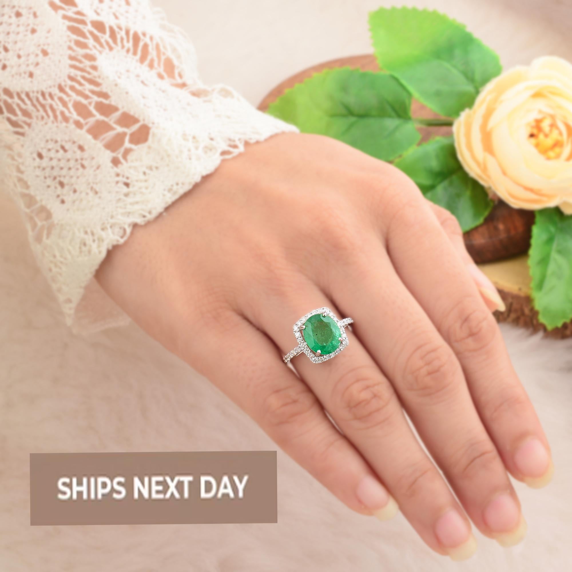 Modern Real 2.86 Carat Zambian Emerald 0.40 Carat SI/H Diamond 10 Karat White Gold Ring For Sale