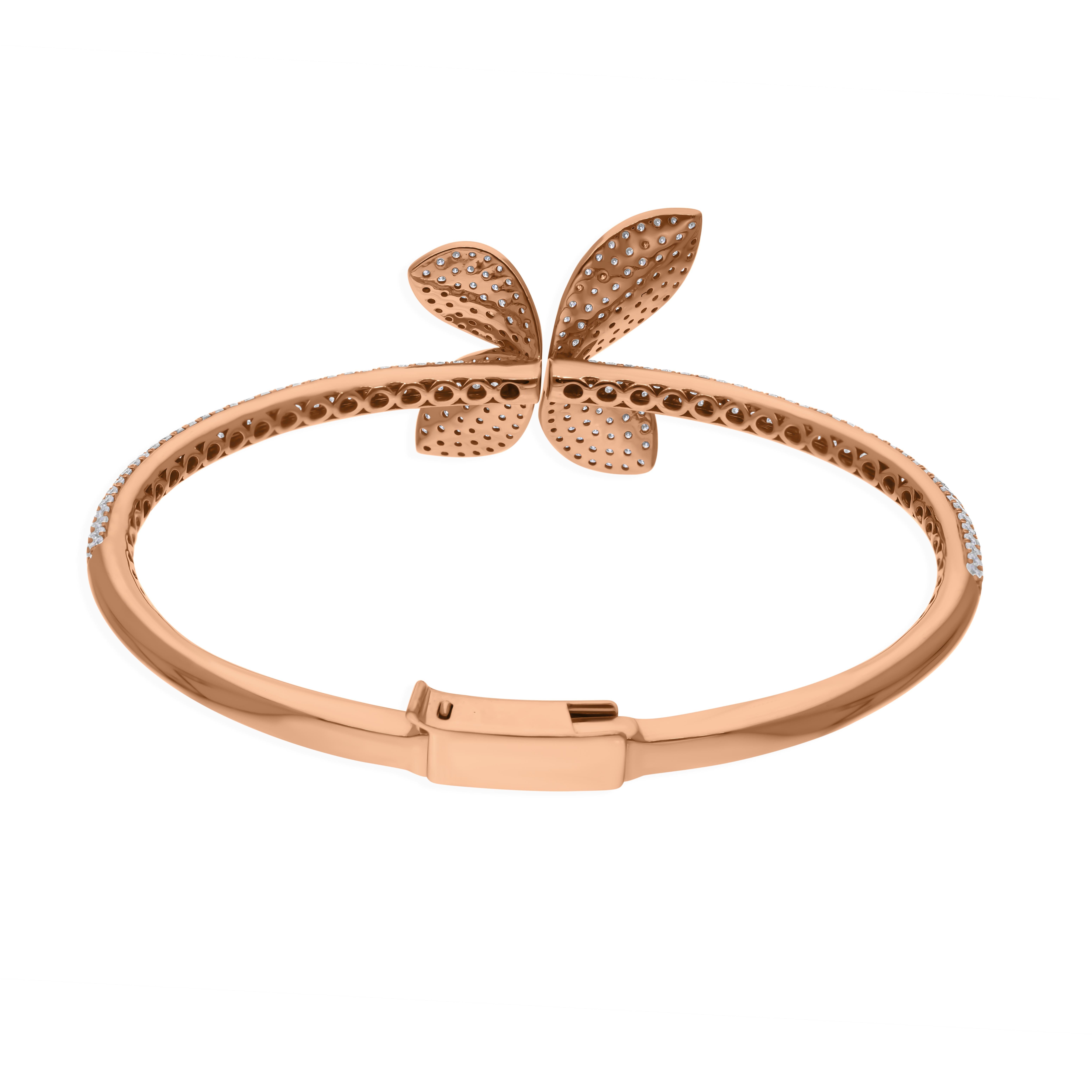 Cast from 18-karat gold, these exquisite bangle is handset with 2.90 carats of sparkling diamonds.

FOLLOW SPECTRUM JEWELS storefront to view the latest collection & exclusive pieces. Spectrum Jewels is proudly rated as a Top Seller on 1stdibs with