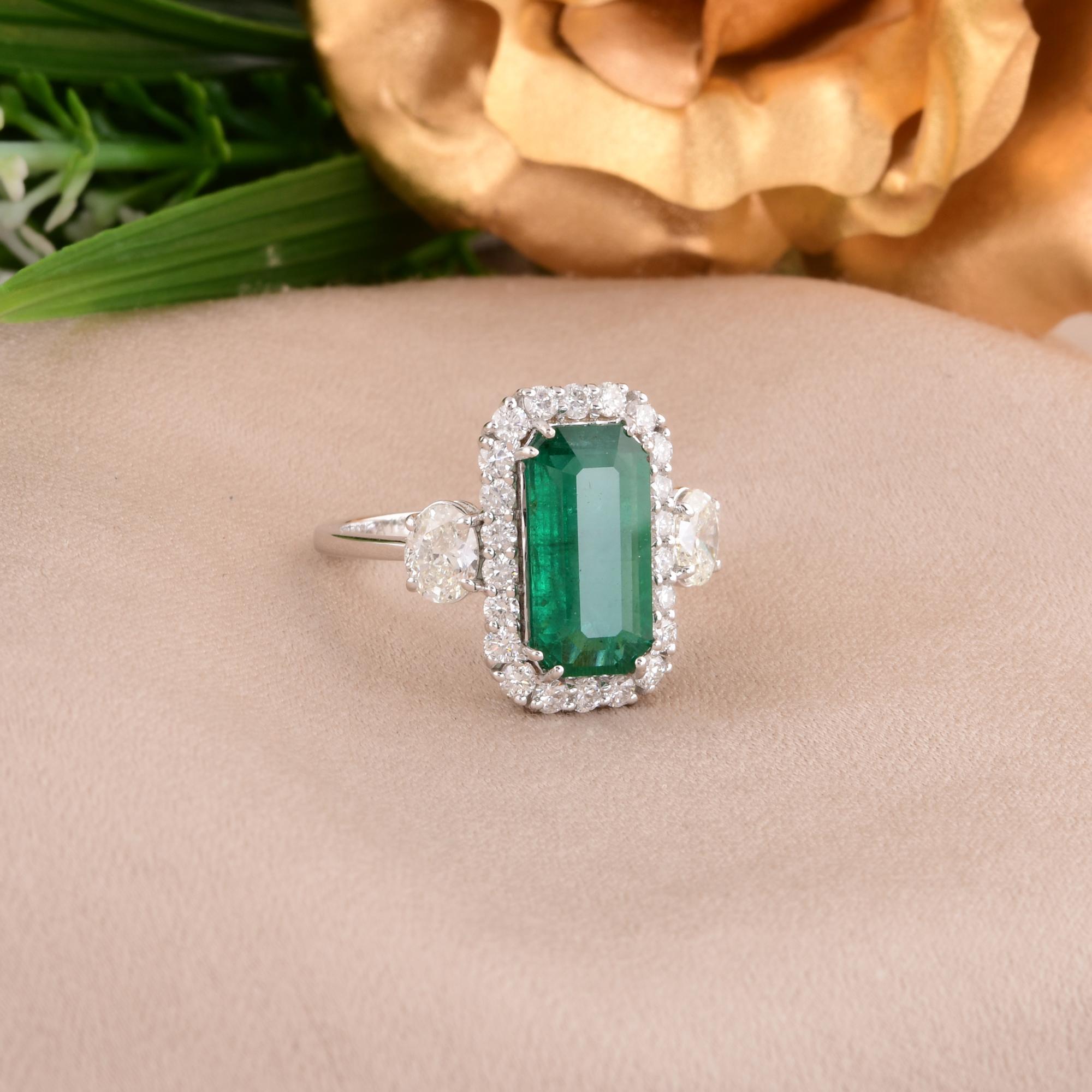 Real 3.06 Carat Zambian Emerald Ring 1.30 Carat SI/H Diamond 18 Karat White Gold In New Condition For Sale In Diera, Dubai