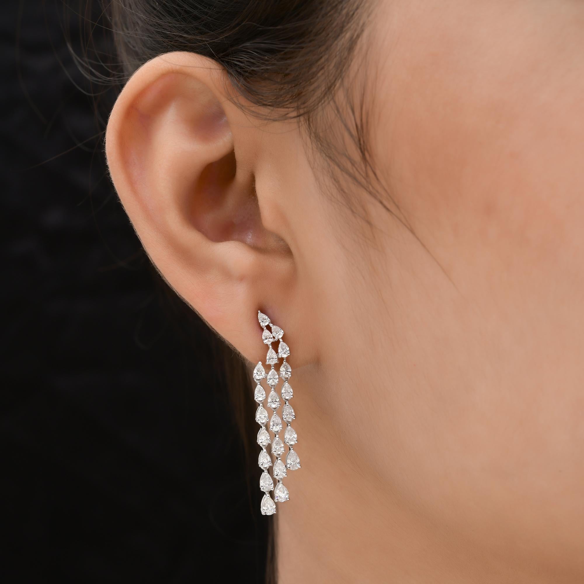 Real 3.08 Carat SI/H Pear Shape Diamond 18 Karat White Gold Chandelier Earrings In New Condition For Sale In Diera, Dubai