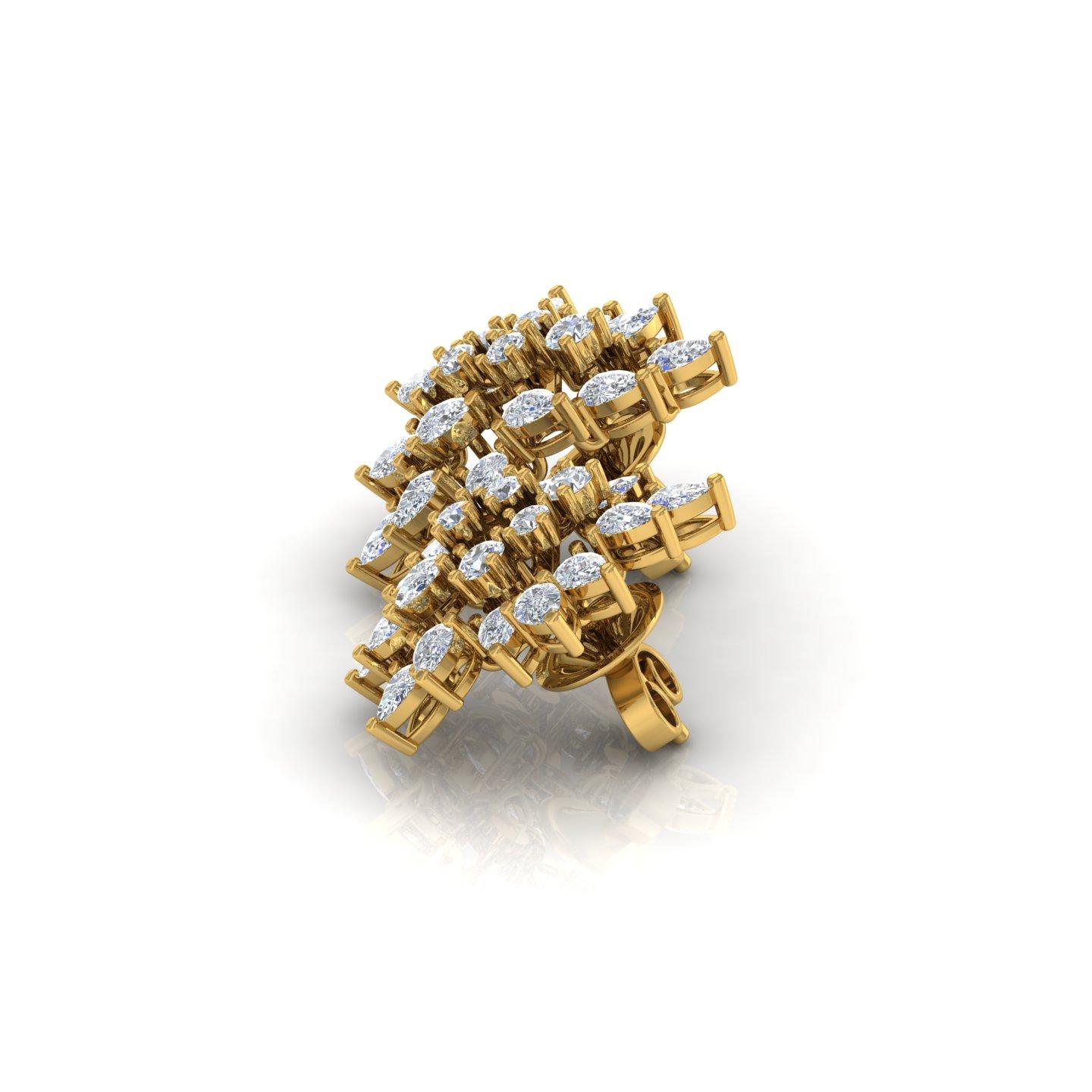 Ces superbes boucles d'oreilles présentent 3,20 carats de diamants naturels, magnifiquement taillés dans une combinaison de poires et de ronds de forme brillante. Réalisées en or jaune 14 carats avec un poids total de 7,54 grammes, dont 6,90 grammes