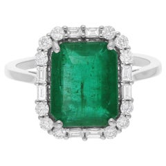 Esmeralda zambiana real de 3,47 quilates Anillo de cóctel Diamante de 0,47 quilates Oro blanco de 14k