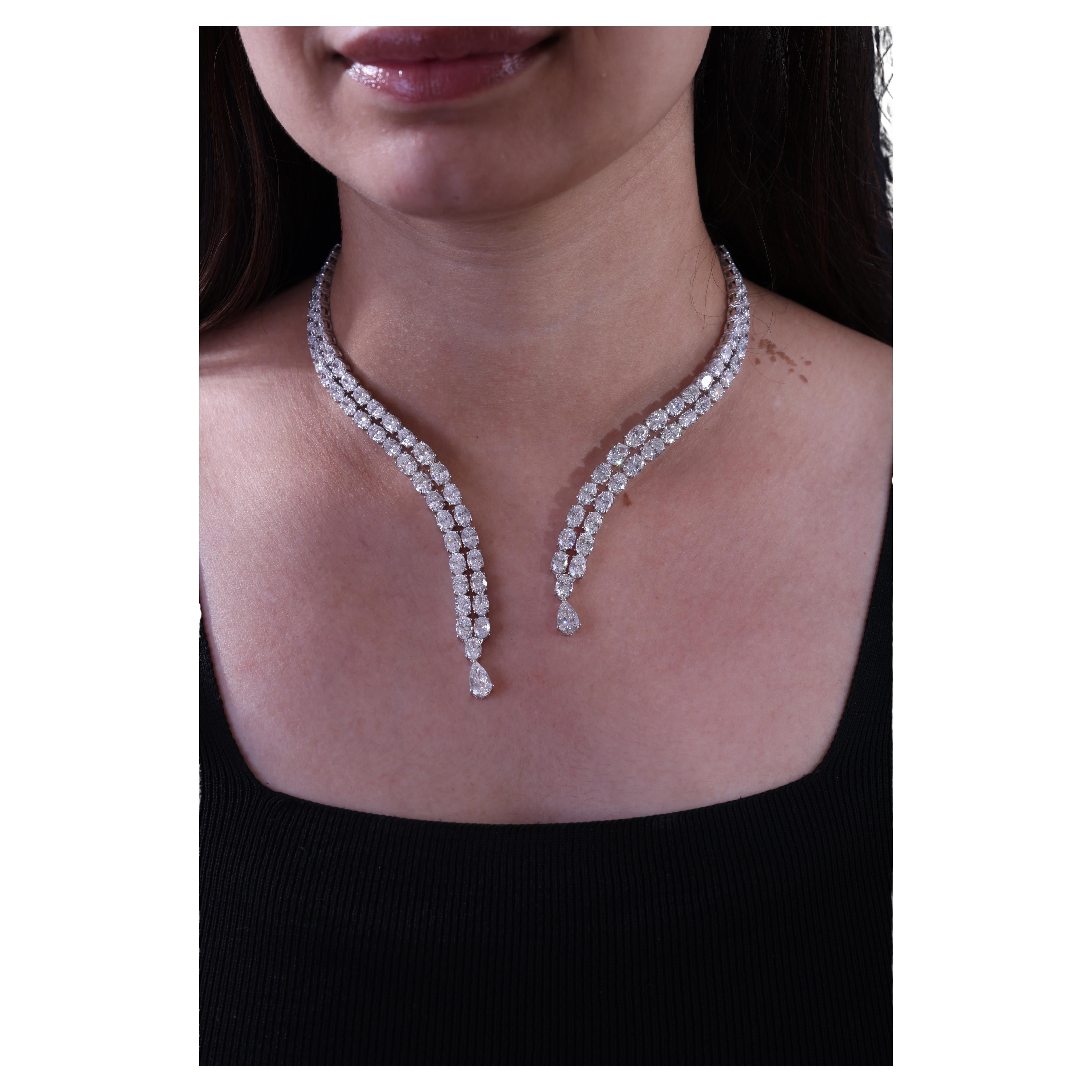 Realizzato in oro a 18 carati, questo squisito girocollo è impreziosito da 39,23 carati di diamanti scintillanti.

Segui la vetrina di Spectrum Jewels per vedere le ultime collezioni e i pezzi esclusivi. Spectrum Jewels è orgoglioso di essere