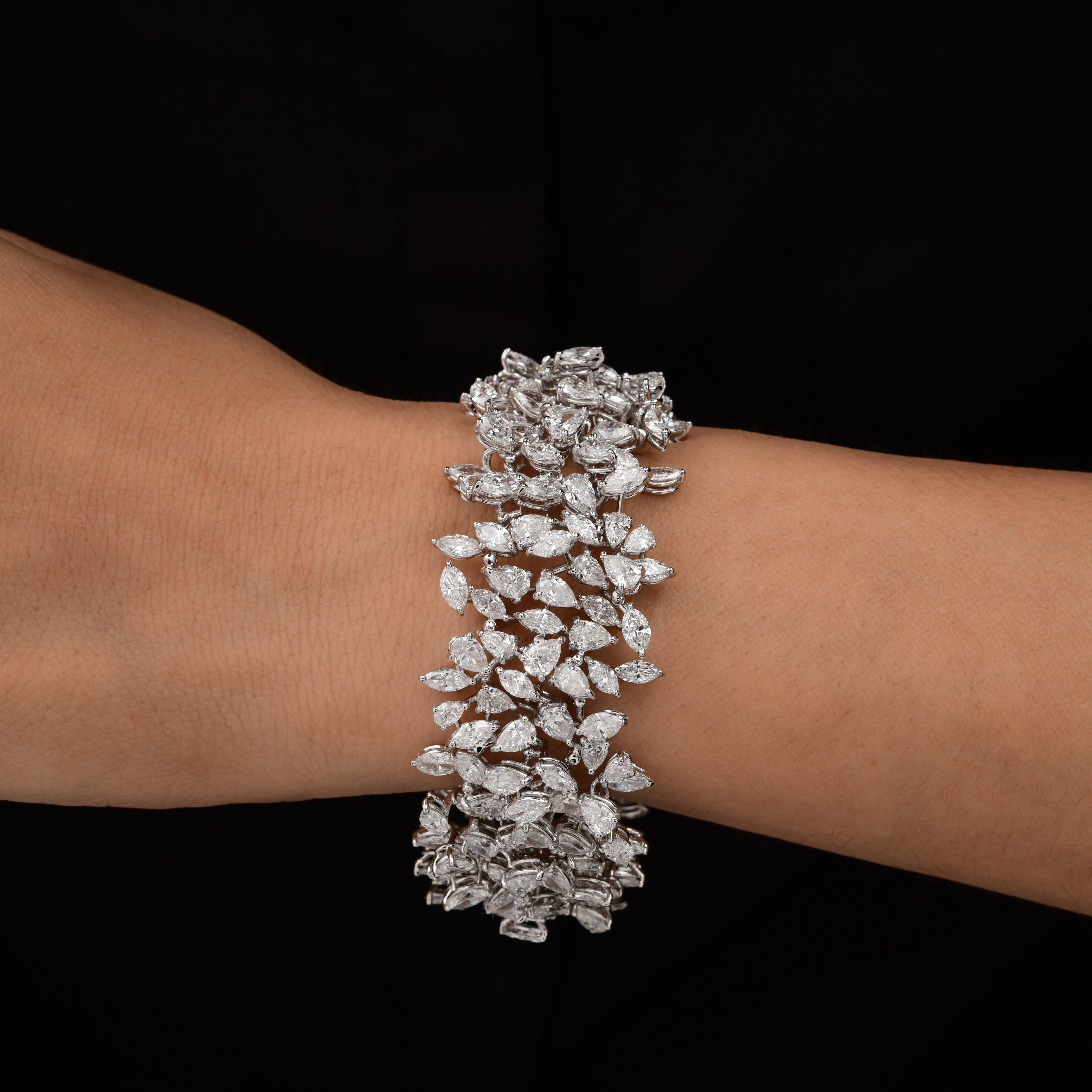 Taglio a goccia Vero 40,07 carati SI Clarity HI Color Collana di diamanti a girocollo in oro bianco 18 carati in vendita