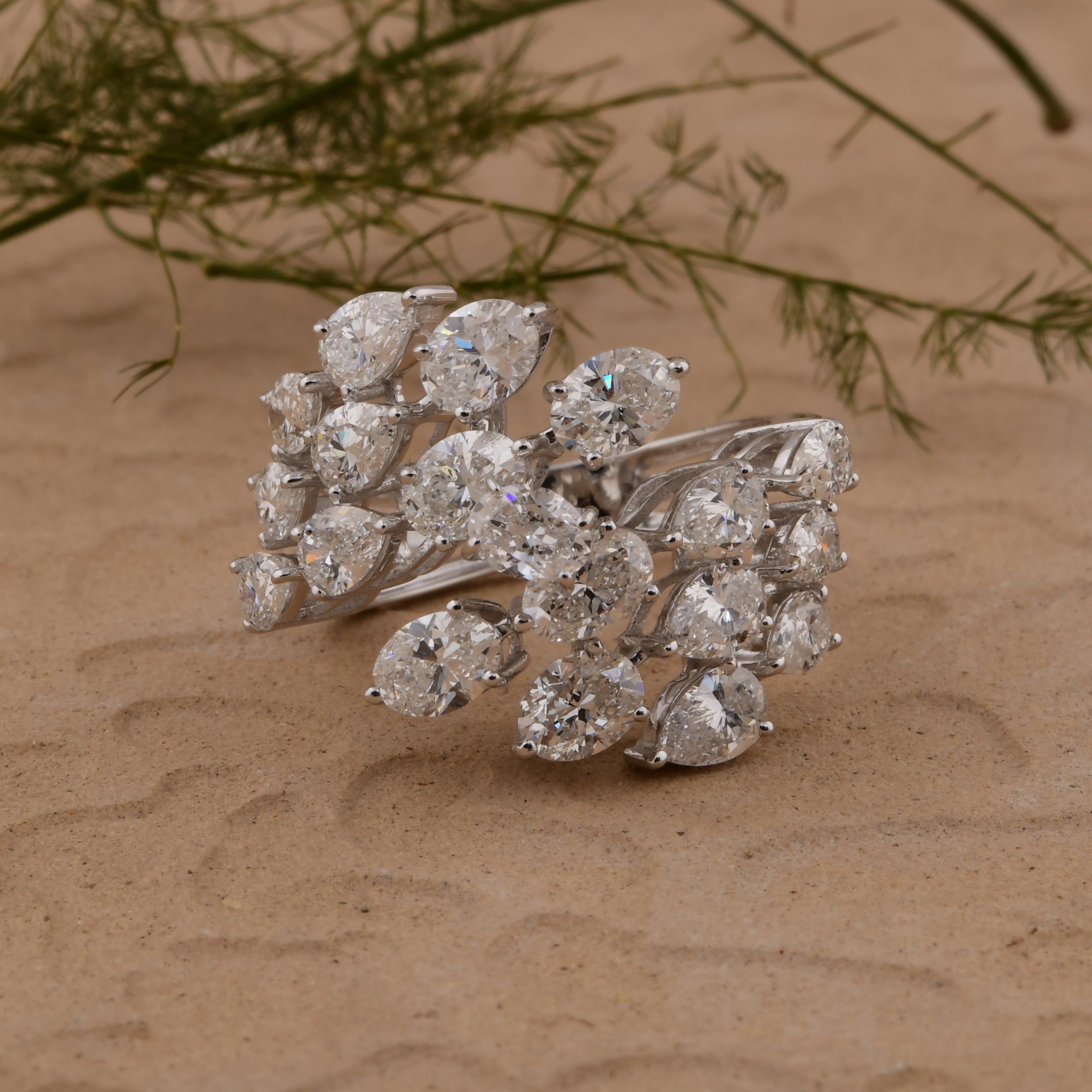 Real 4,07 Karat SI Reinheit HI Farbe Multi Form Diamantring 18 Karat Weißgold (Ovalschliff) im Angebot