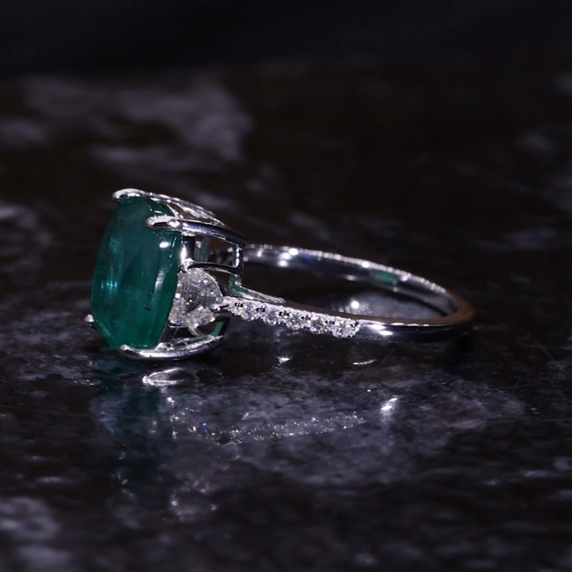 Real 4,23 Karat sambischer Smaragd 0,50 Karat SI/H Diamant 14 Karat Weißgold Ring im Angebot 1