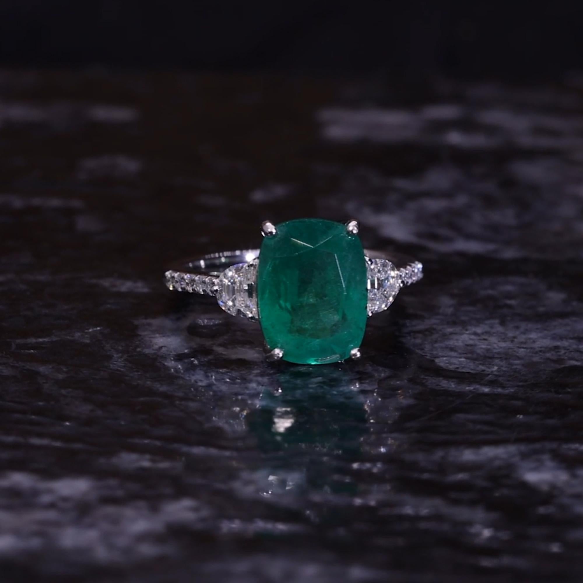 Real 4,23 Karat sambischer Smaragd 0,50 Karat SI/H Diamantring aus 18 Karat Weißgold Damen im Angebot