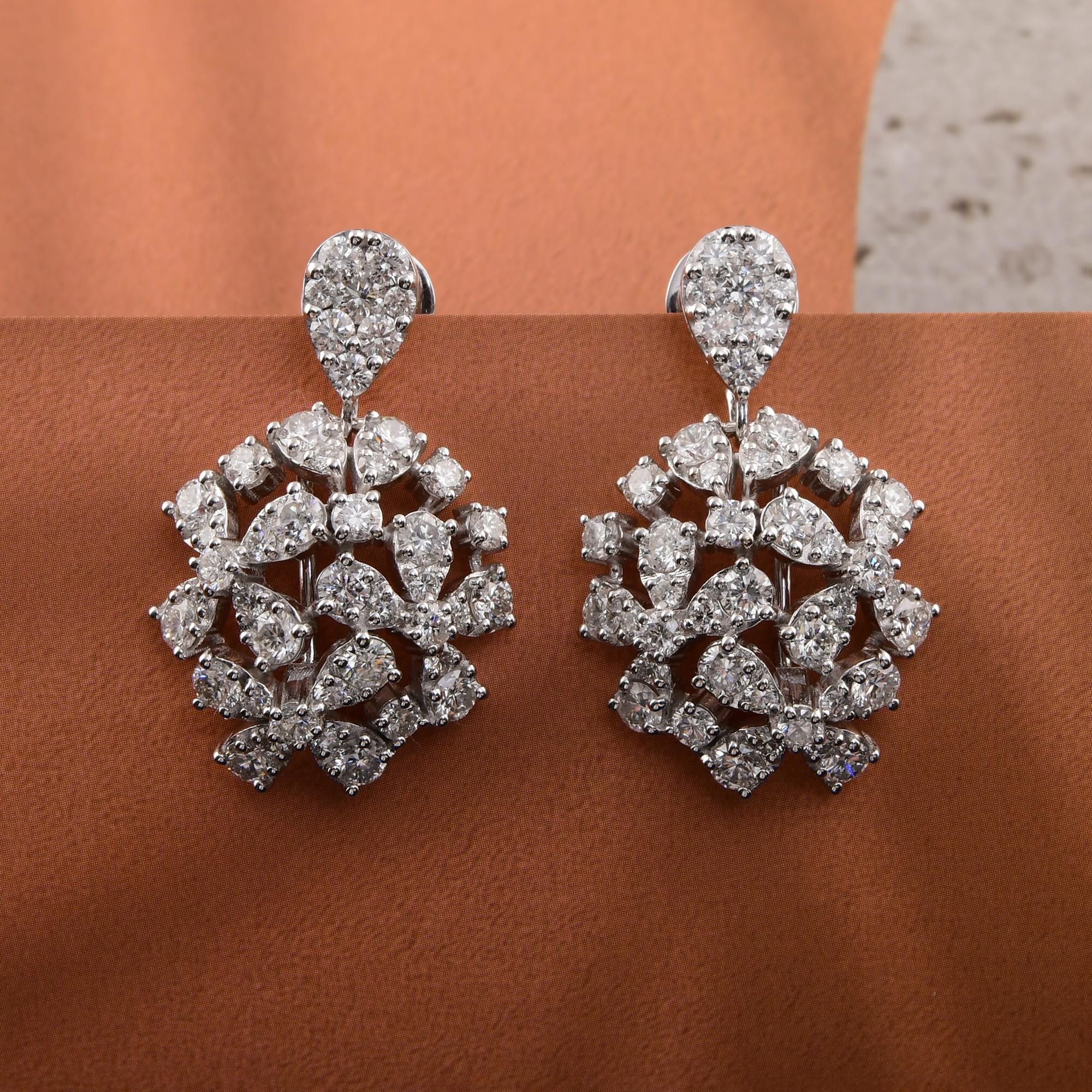 Pendientes colgantes de diamantes auténticos de 5,31 quilates, claridad SI y color HI, oro blanco de 18 quilates Moderno en venta