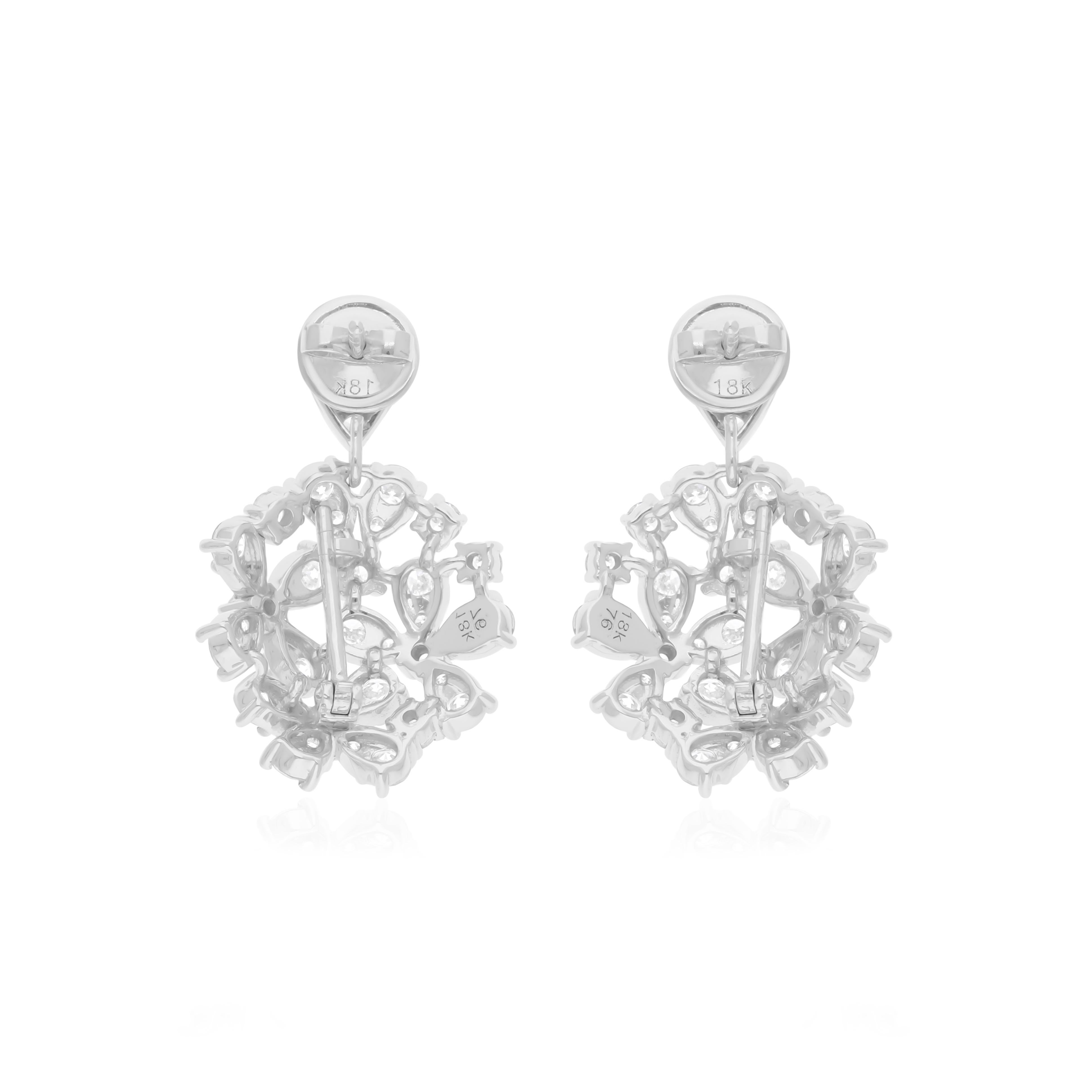Pendientes colgantes de diamantes auténticos de 5,31 quilates, claridad SI y color HI, oro blanco de 18 quilates en Nuevo estado para la venta en Diera, Dubai