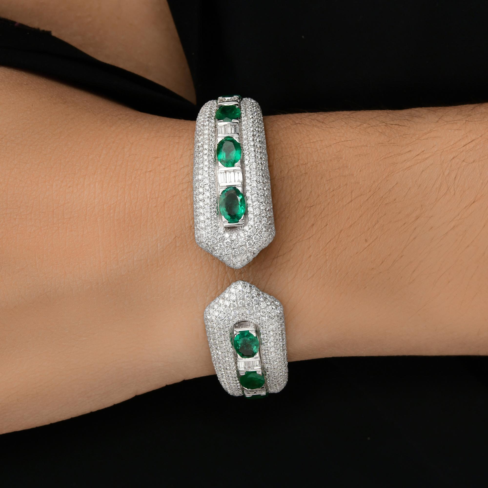 Real 5,32 Karat sambischer Smaragd 6,6 Karat SI/H Diamant-Manschettenarmband 18k Weißgold Damen im Angebot