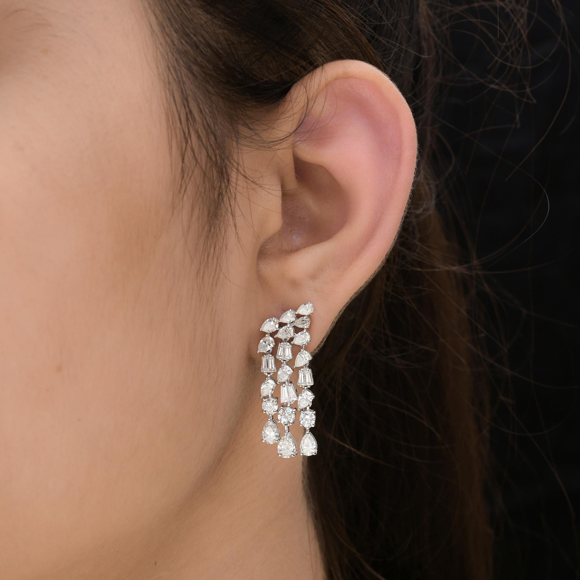 Moderne Boucles d'oreilles chandelier en or blanc 10 carats avec diamants multiformes de 5,65 carats SI/H en vente