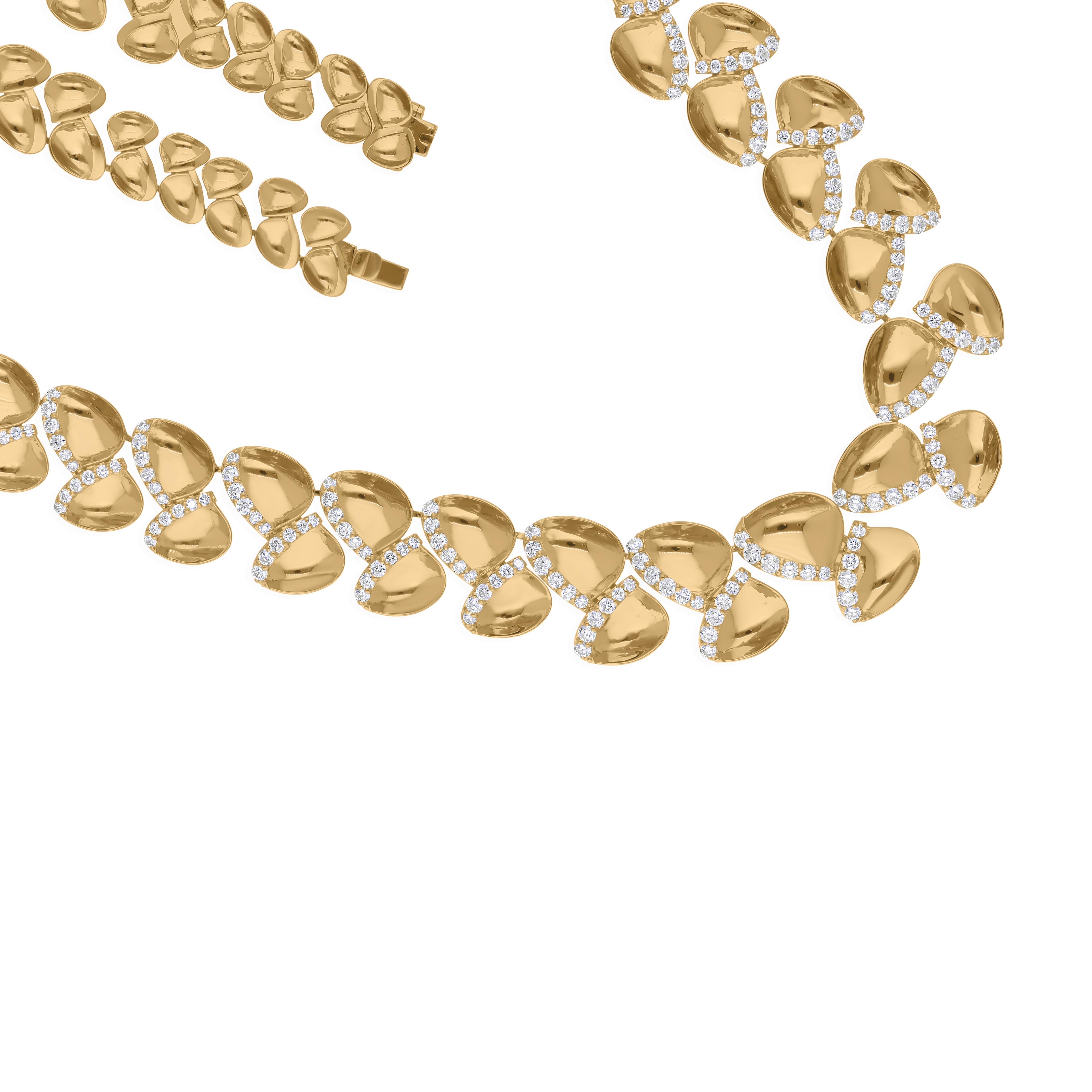 Fabriqué en or 18 carats, ce collier exquis est serti de 5,70 carats de diamants étincelants.

Suivez la vitrine de Spectrum Jewels pour découvrir la dernière collection et les pièces exclusives. Spectrum Jewels est fièrement classé parmi les