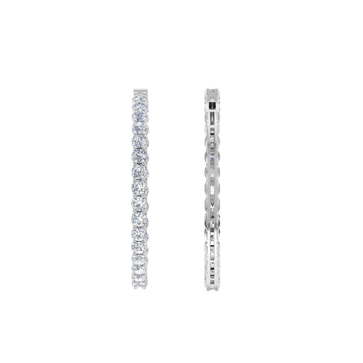 Pendientes auténticos de diamantes talla brillante redonda SI/H de 5,76 quilates y oro blanco de 18 quilates en Nuevo estado para la venta en Diera, Dubai
