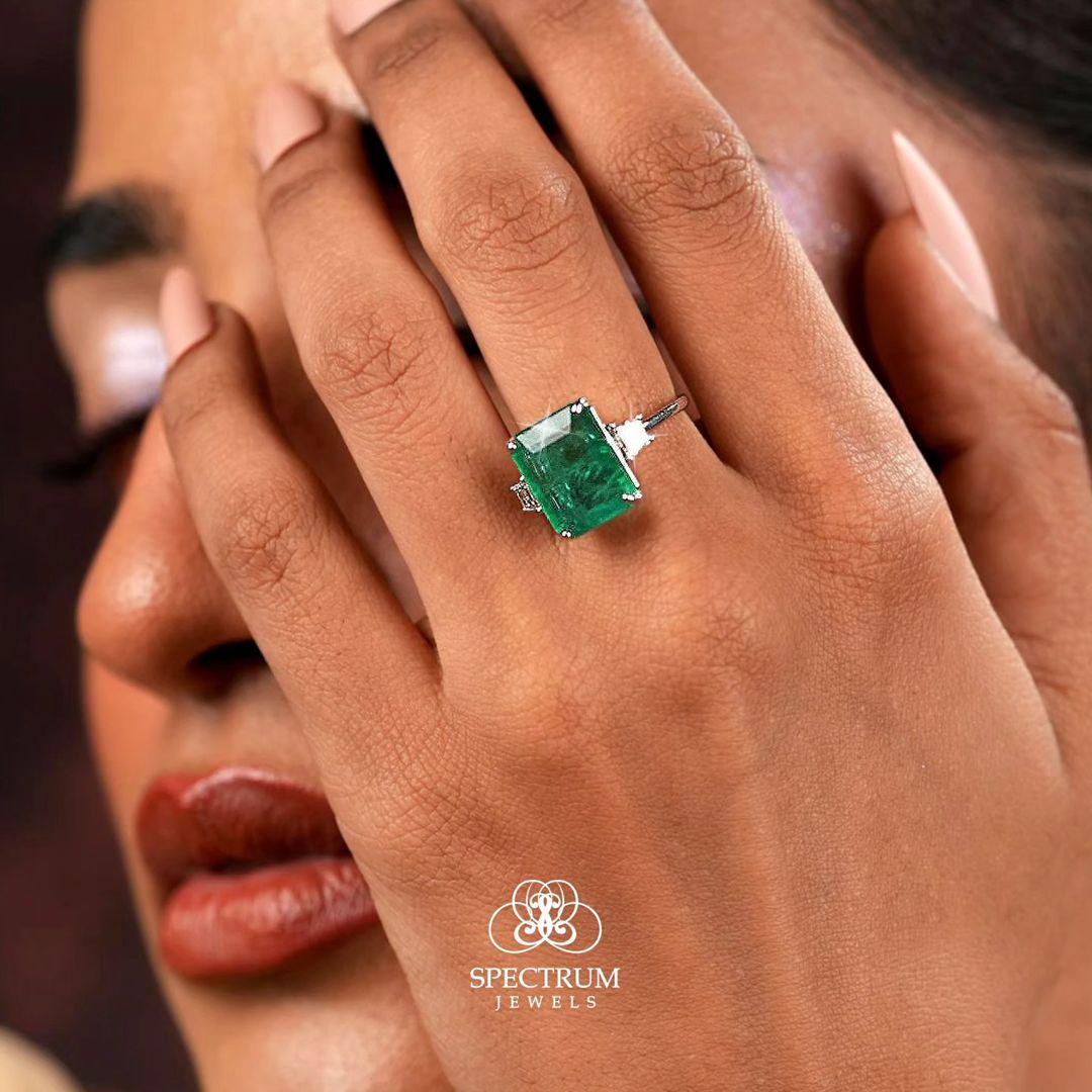 Modern Real 5.8 Carat Zambian Emerald Cocktail Ring 0.38 Ct SI/H Diamond 18k White Gold For Sale