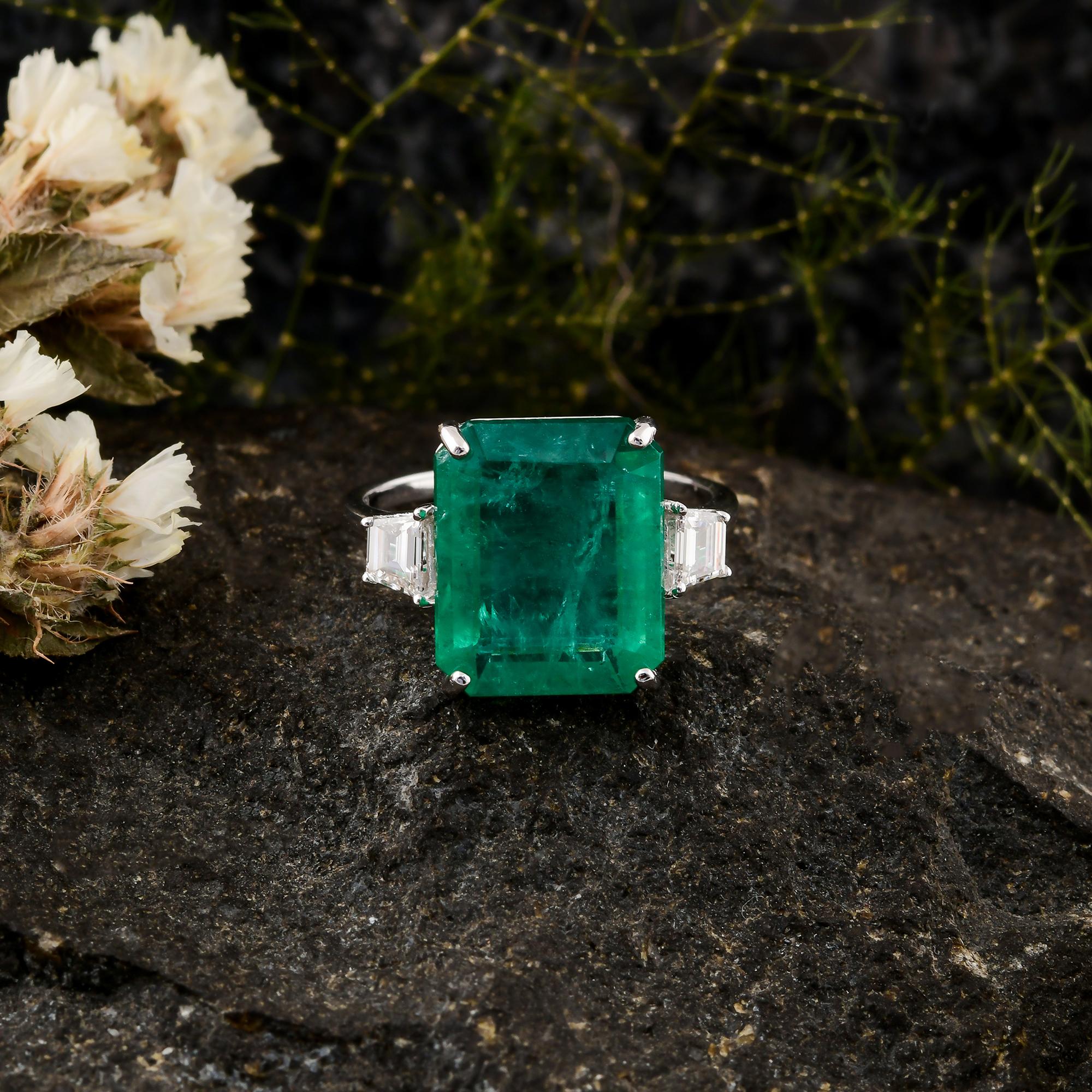 Real 5.8 Carat Zambian Emerald Cocktail Ring 0.38 Ct SI/H Diamond 18k White Gold In New Condition For Sale In Diera, Dubai