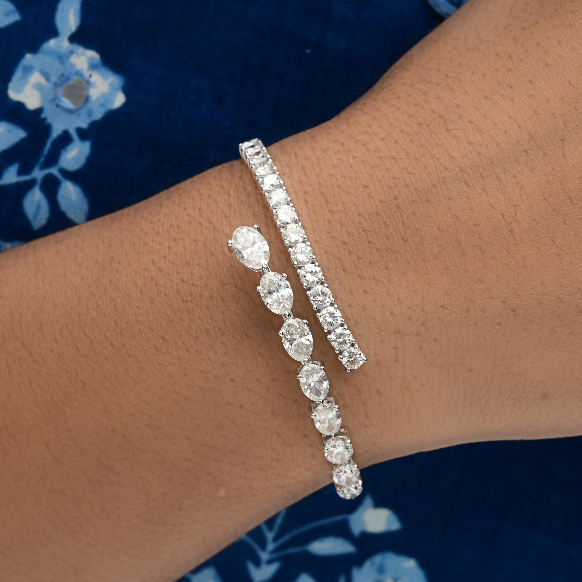 Moderne Bracelet jonc enveloppant en or blanc 14 carats avec diamants ronds ovales de 6,05 carats SI/H en vente