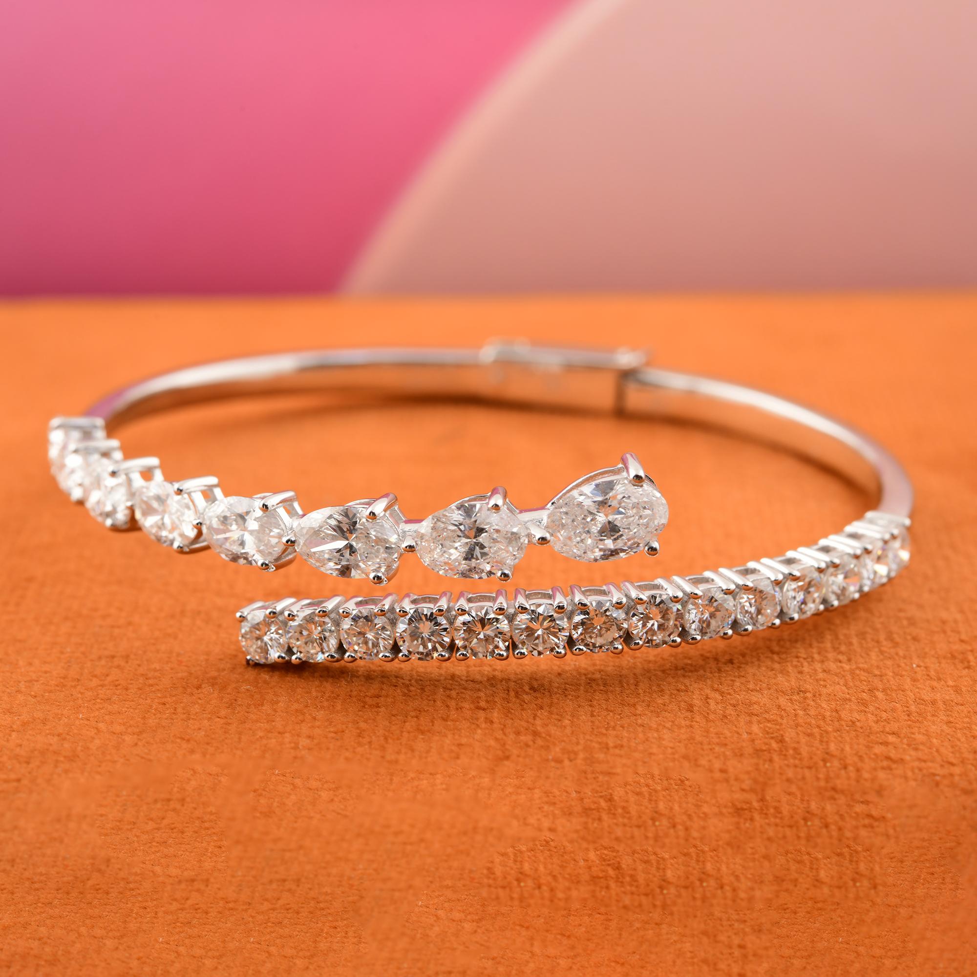 Real 6.05 Carat SI/H Oval Round Diamond Wrap Bangle Bracelet 14 Karat White Gold In New Condition For Sale In Diera, Dubai