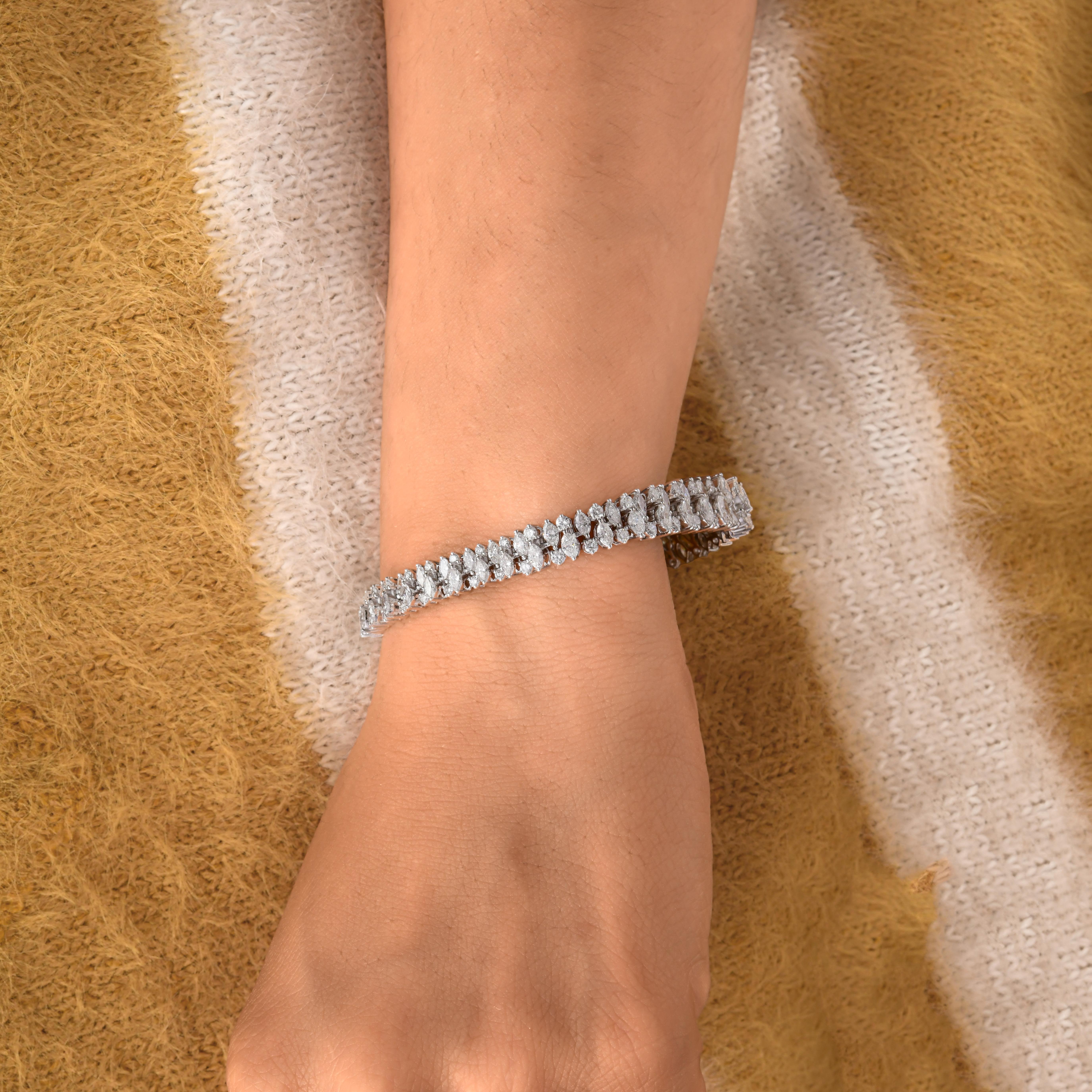 Bracciale da tennis con diamanti reali da 7,68 carati in oro bianco 14K Tutte le tariffe sono state pagate
I diamanti sono un simbolo universale di eternità, forza ed eleganza, un regalo perfetto per commemorare le pietre miliari o celebrare i