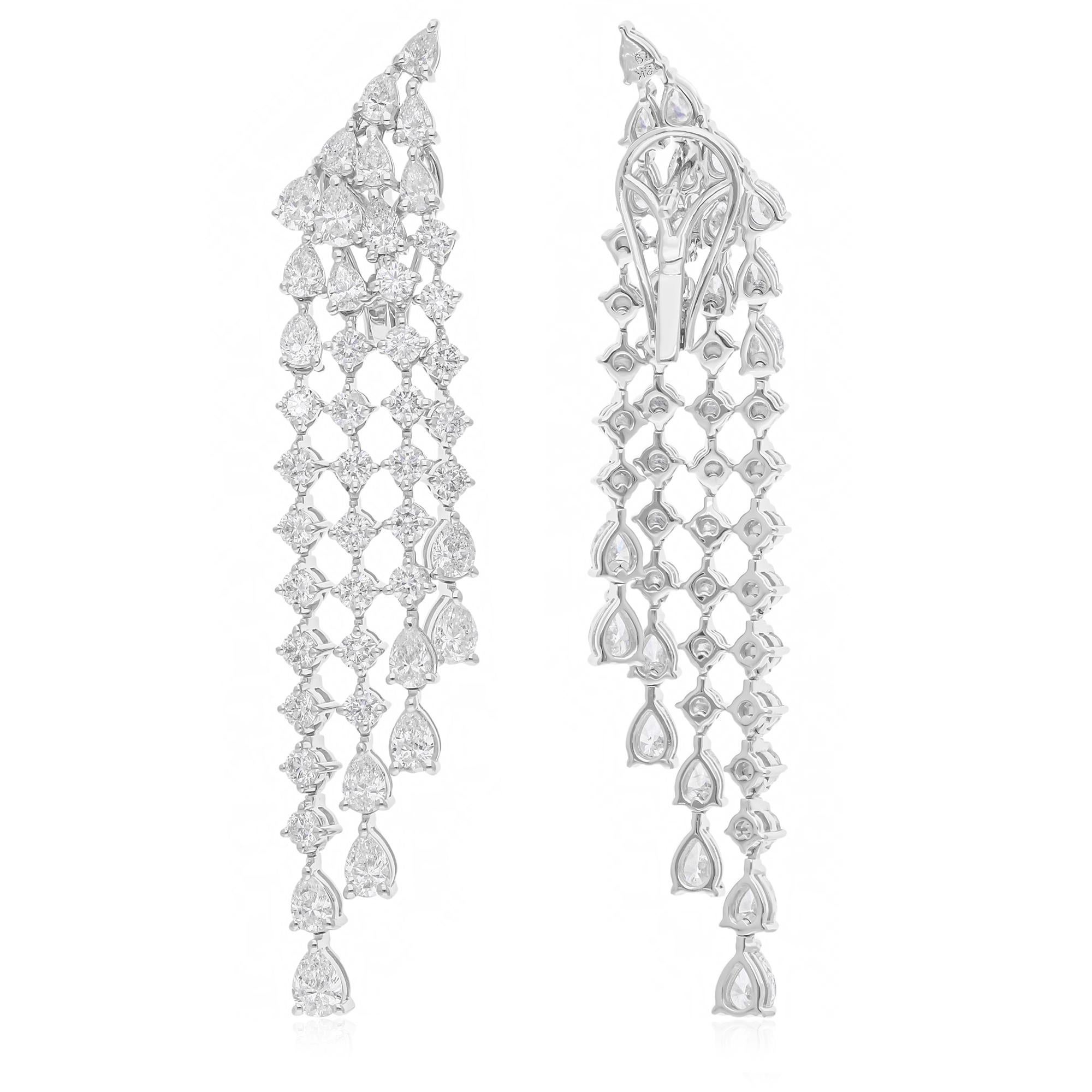 Fundidos en oro de 18 quilates, estos exquisitos pendientes están engastados con 7,86 quilates de brillantes diamantes.

SIGUE LA TIENDA DE SPECTRUM JEWELS para ver la última colección y piezas exclusivas. Spectrum Jewels se enorgullece de ser uno