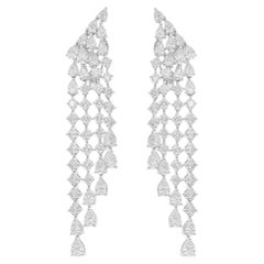 Boucles d
oreilles chandelier en or blanc 18 carats avec diamants ronds taille poire de 7,86 carats SI/H