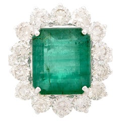 Esmeralda auténtica de 7,93 quilates Anillo de cóctel Diamante de 3,50 quilates Oro blanco de 18 quilates