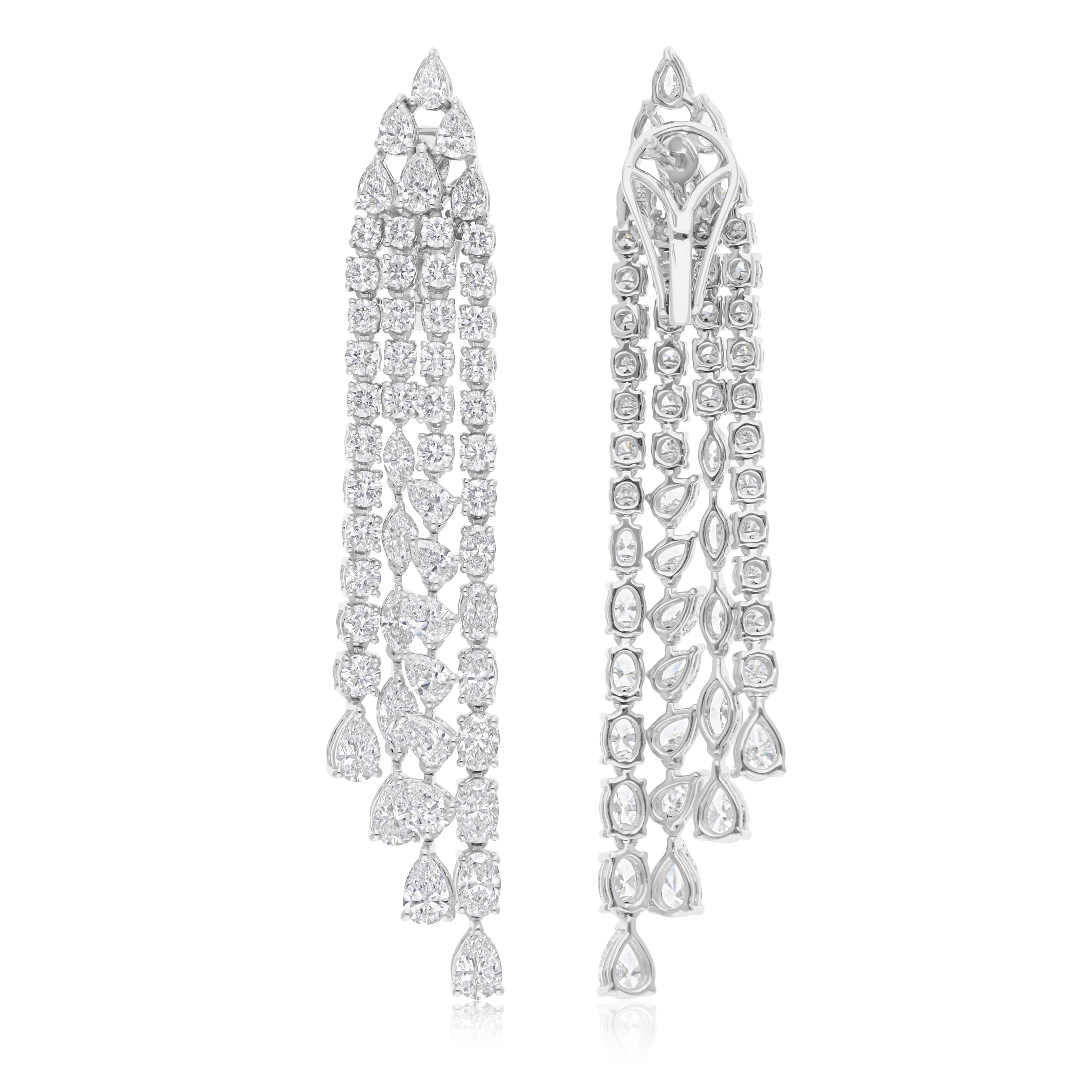 Realizzati in oro a 18 carati, questi squisiti orecchini sono impreziositi da 9,50 carati di diamanti scintillanti.

Segui la vetrina di Spectrum Jewels per vedere le ultime collezioni e i pezzi esclusivi. Spectrum Jewels è orgoglioso di essere
