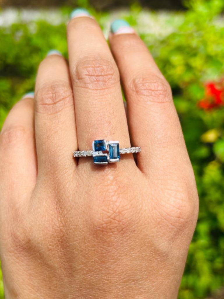Im Angebot: Realer blauer Saphir- und Diamantring aus Sterlingsilber für sie () 6
