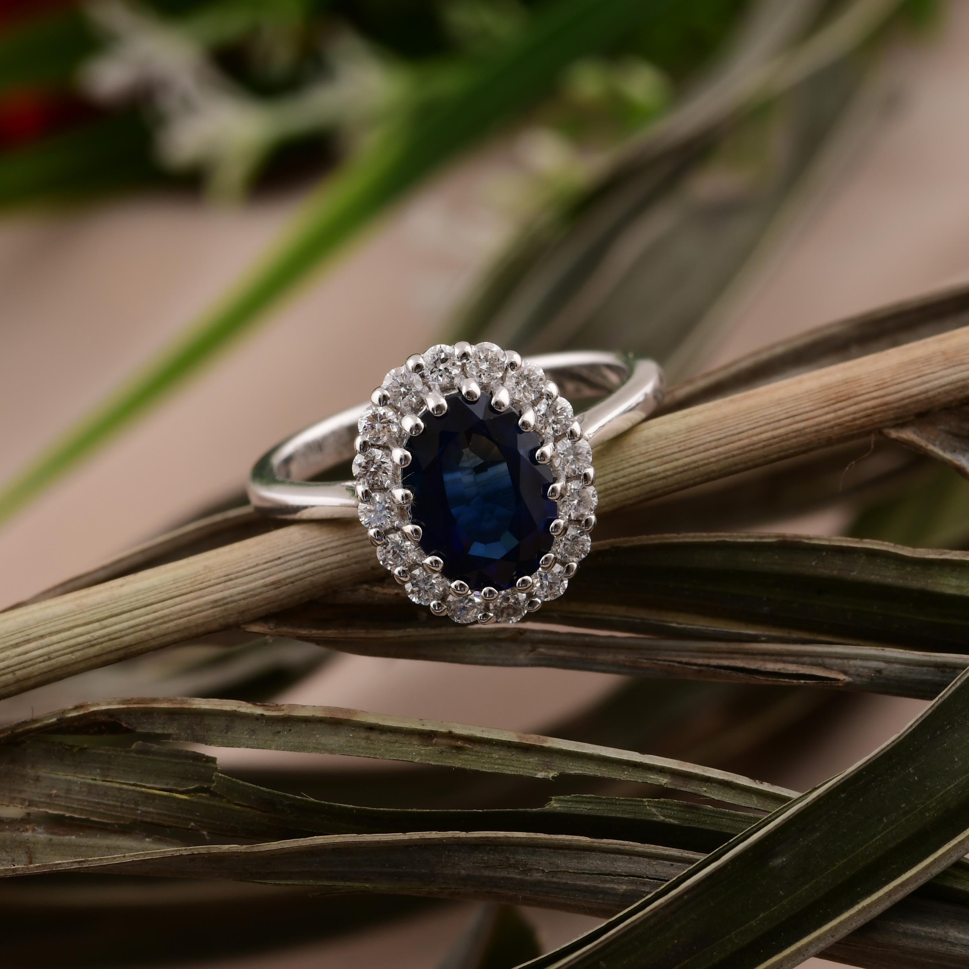 Women's Real Blue Sapphire Gemstone Ring SI Clarity HI Color Diamond 18 Karat White Gold For Sale