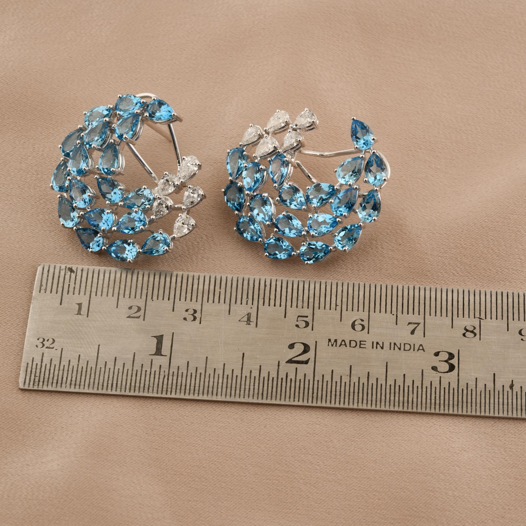 Taille poire Boucles d'oreilles en or blanc 18k avec diamants en topaze bleue véritable. en vente
