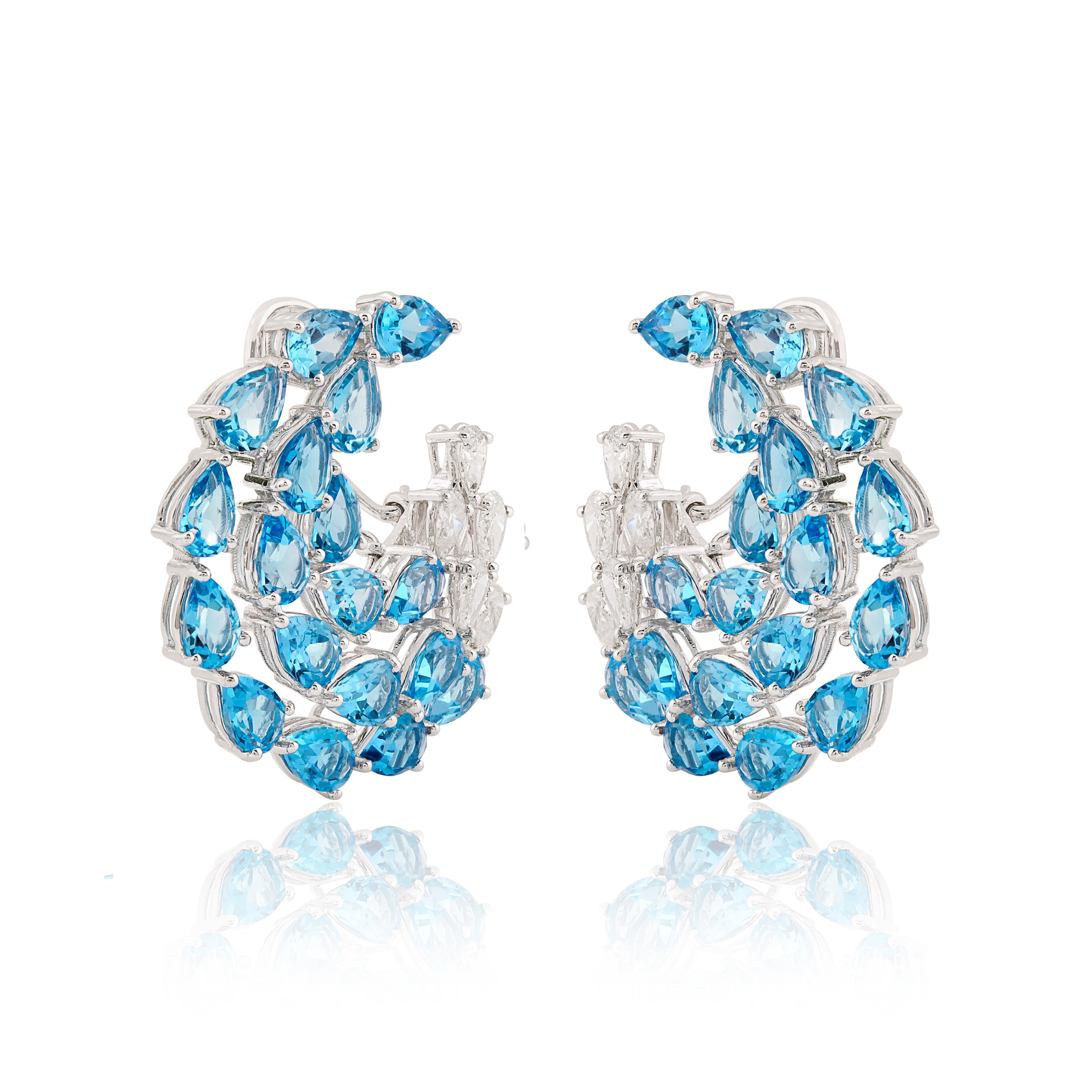 Boucles d'oreilles en or blanc 18k avec diamants en topaze bleue véritable. Neuf - En vente à Diera, Dubai