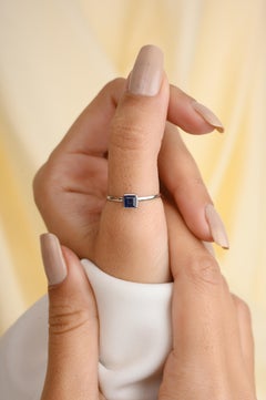 Anello quadrato con zaffiro blu autentico certificato e montatura in oro bianco massiccio 18 carati