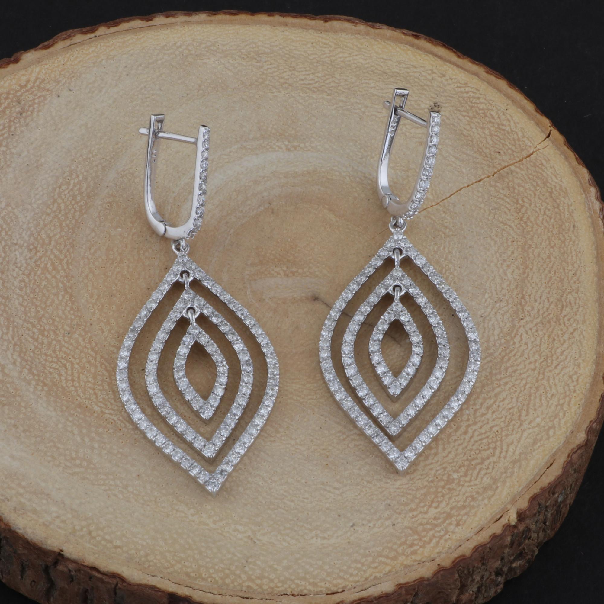 Código del Artículo :- STE-1001W
Peso bruto :- 6.89 gm
10k Blanco  Peso del oro :- 6,41 gm
Peso del diamante :- 2,40 quilates ( CLARIDAD MEDIA DEL DIAMANTE SI1-SI2 Y COLOR H-I )
Tamaño de los pendientes :- 52x19,60 mm aprox.


✦