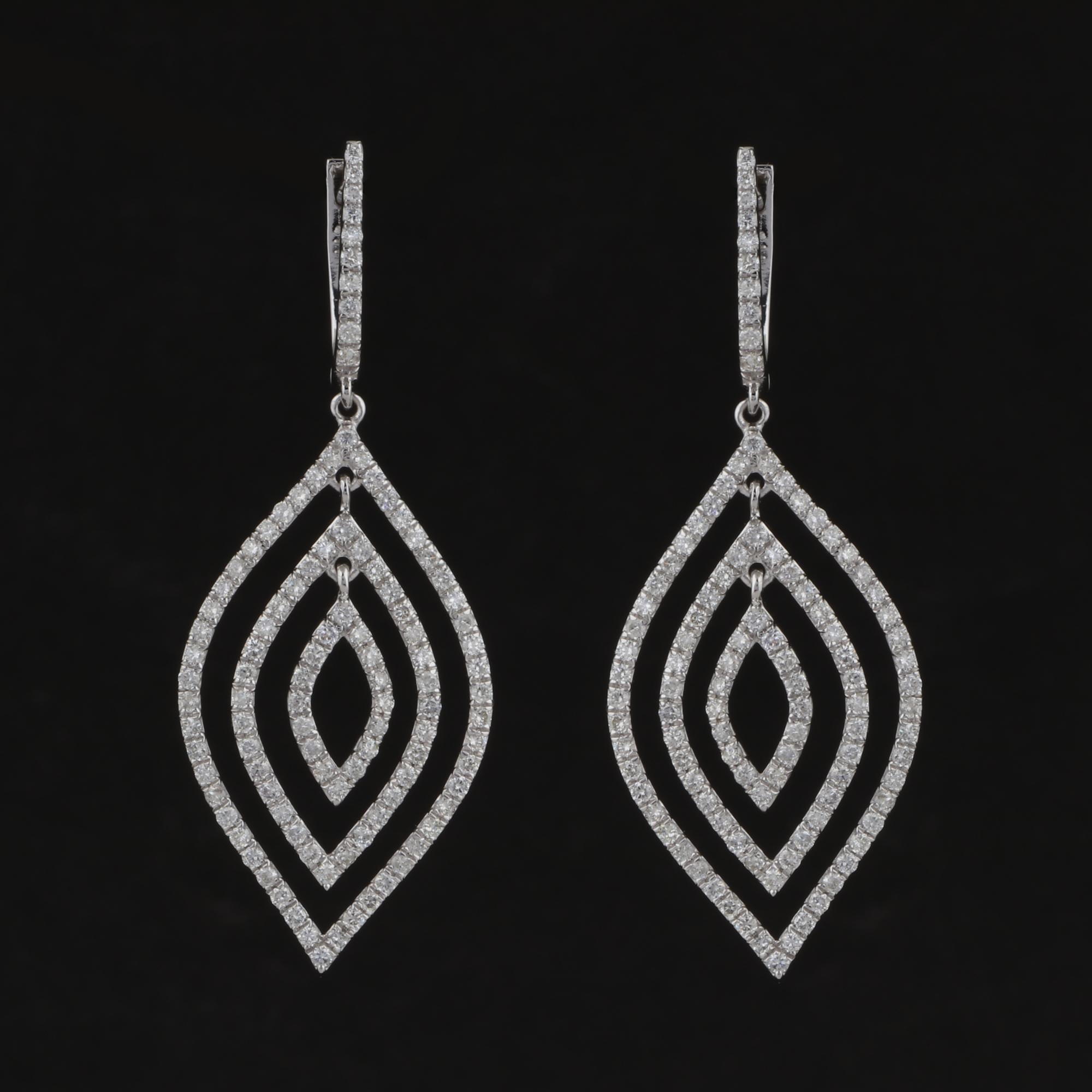 Pendientes colgantes con triple marquesa de diamantes auténticos en oro blanco de 10k en Nuevo estado para la venta en Diera, Dubai