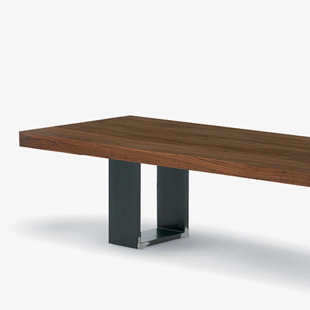 Panchina con bordi reali in legno massiccio di noce, con bordi dritti.
e con piedini in ferro oliato con giunti a saldare.
Trattata con cera con estratti naturali di pino.
Disponibile anche in rovere massiccio.
Disponibile in:
L160xD42xH45cm,