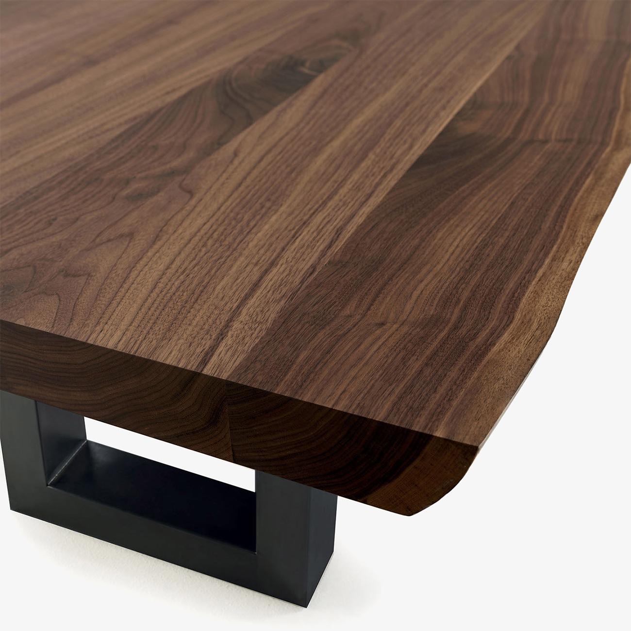 Fer Table de salle à manger Real Edges en noyer en vente