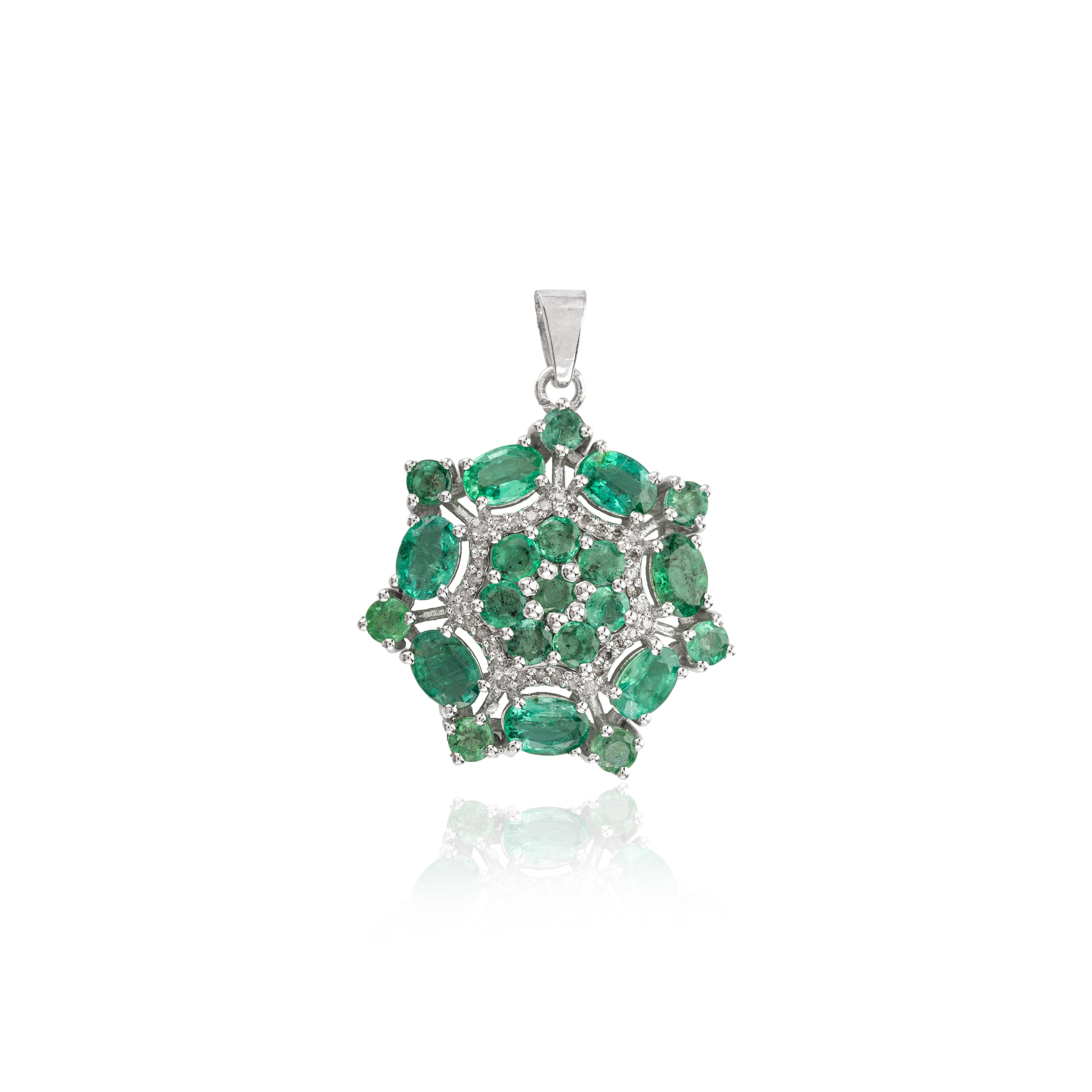 Contemporary Real Emerald Birthstone Flower Pendant in .925 Sterling Silver for Women For Sale