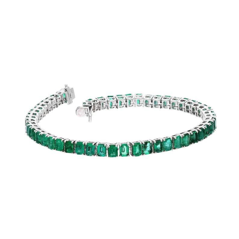 STONE DETAILS :

===============


❋ Stone : Emerald

❋ Stone Size : Mix

❋ Stone Shape : Emerald Cut

❋ Stone Weight : 7.92 cts

❋ Stone Type : Natural


METAL DETAILS :

===============


❋ Metal Purity : Solid 18K Gold

❋ Metal Color : White