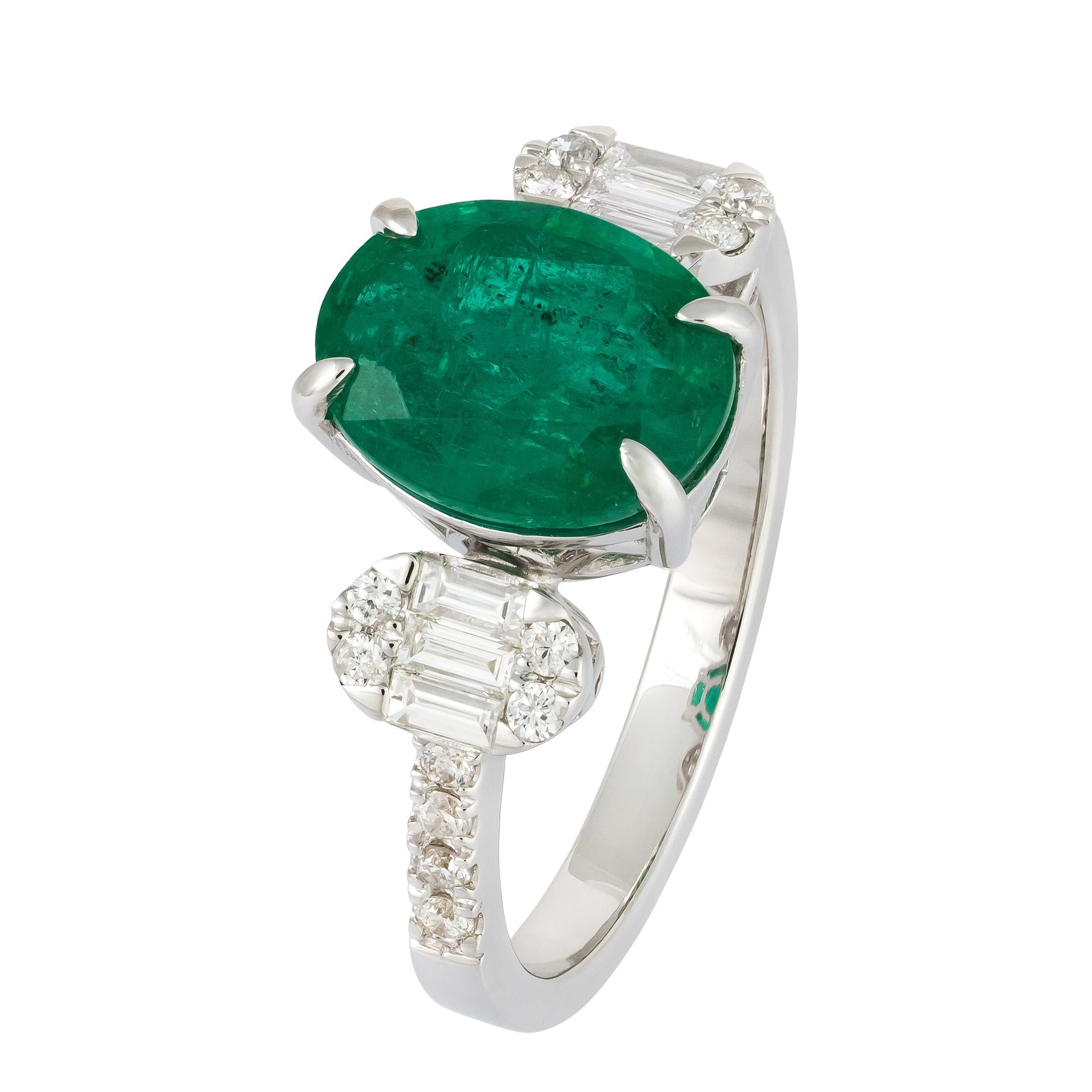 For Sale:  Real Emerald White 18K Gold White Diamond Ring for Her 2