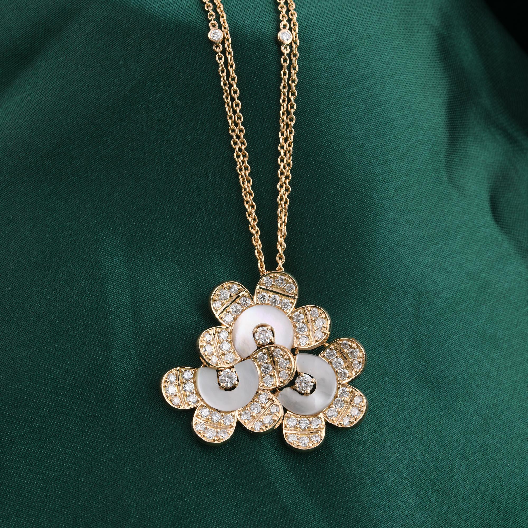 Collana con ciondolo a forma di fiore di diamante in vera madreperla H. H. 18 carati in vendita 1