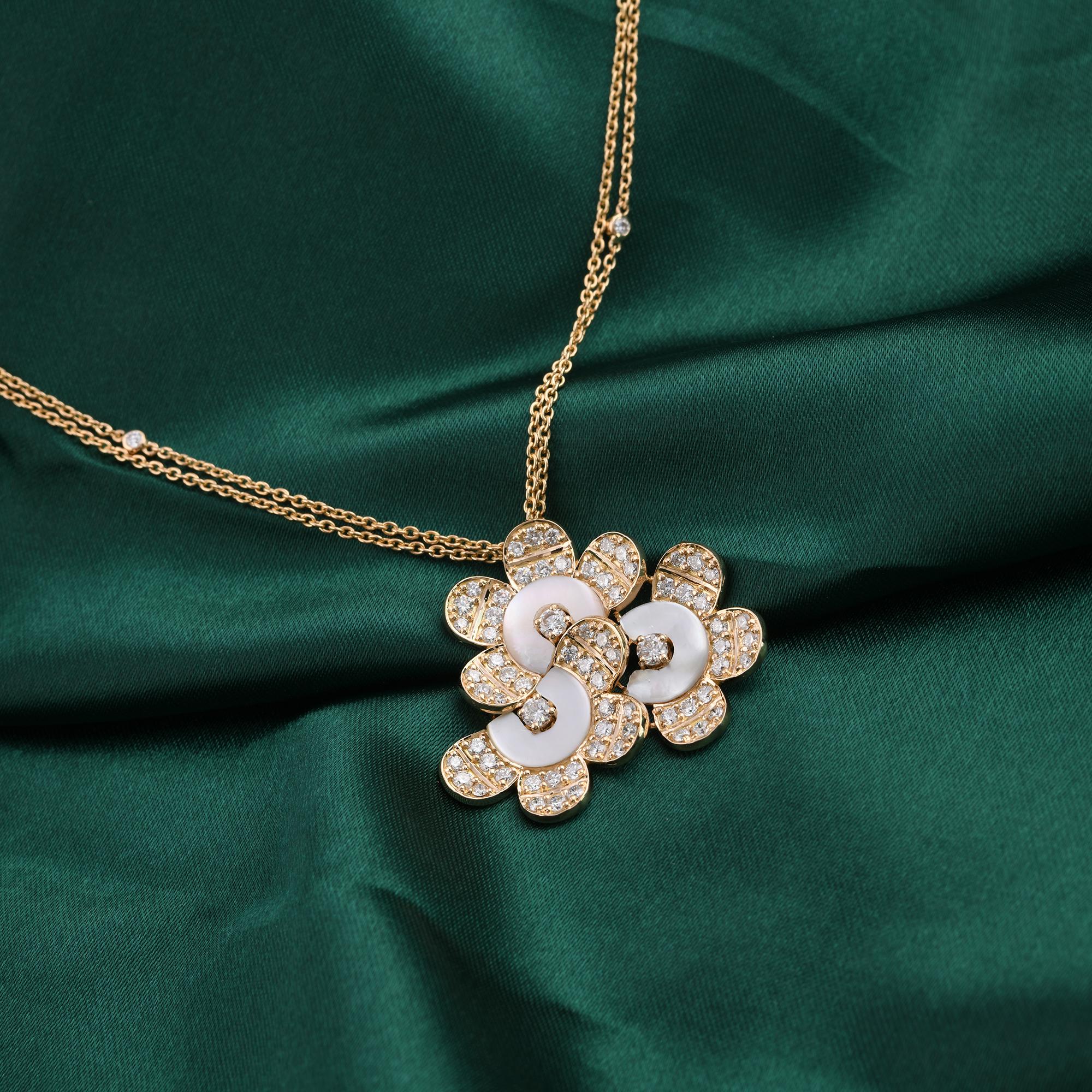 Collana con ciondolo a forma di fiore di diamante in vera madreperla H. H. 18 carati in vendita 2