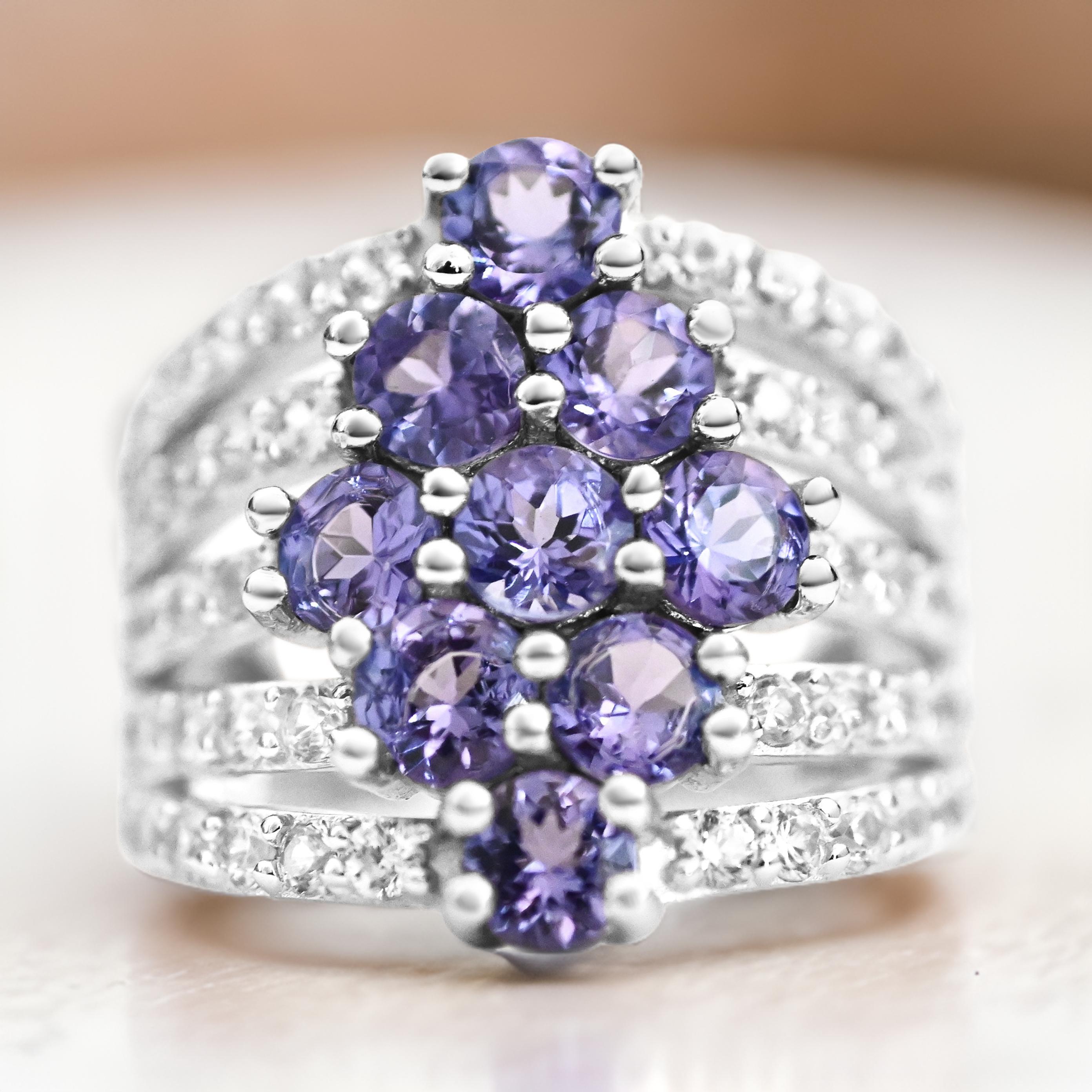 Art Déco Anello a grappolo di tanzanite ovale Nature in argento Sterling 925 Anello con pietra di nascita in vendita