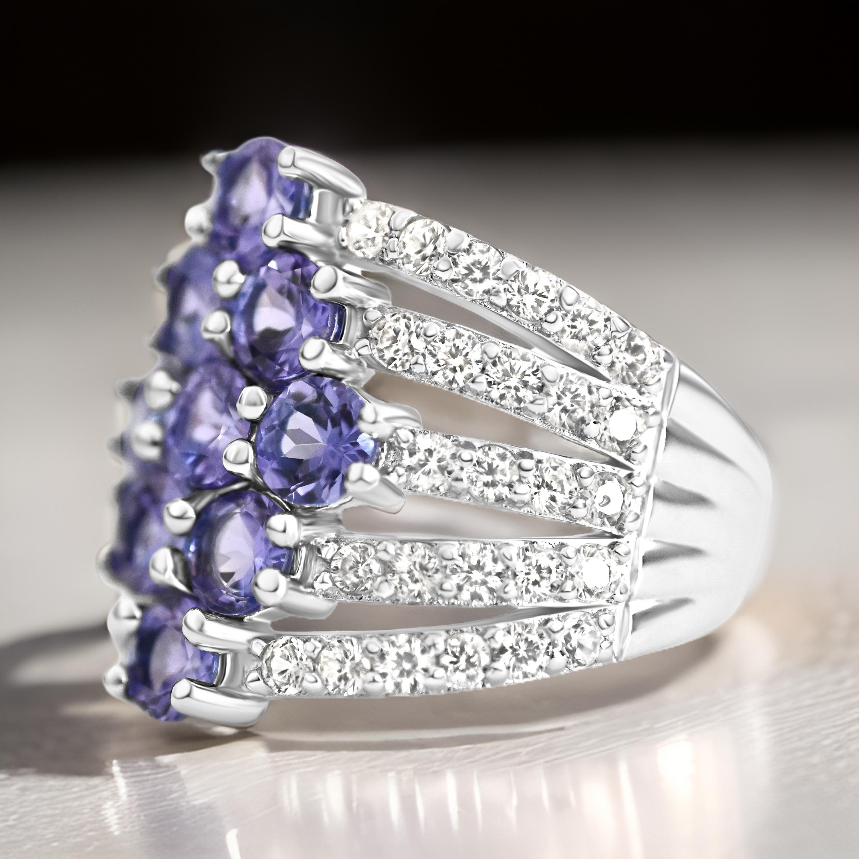 Taglio rotondo Anello a grappolo di tanzanite ovale Nature in argento Sterling 925 Anello con pietra di nascita in vendita