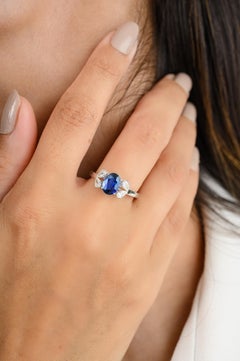 Bague de mariage pour femmes en or blanc massif 18 carats avec saphir bleu ovale et diamant